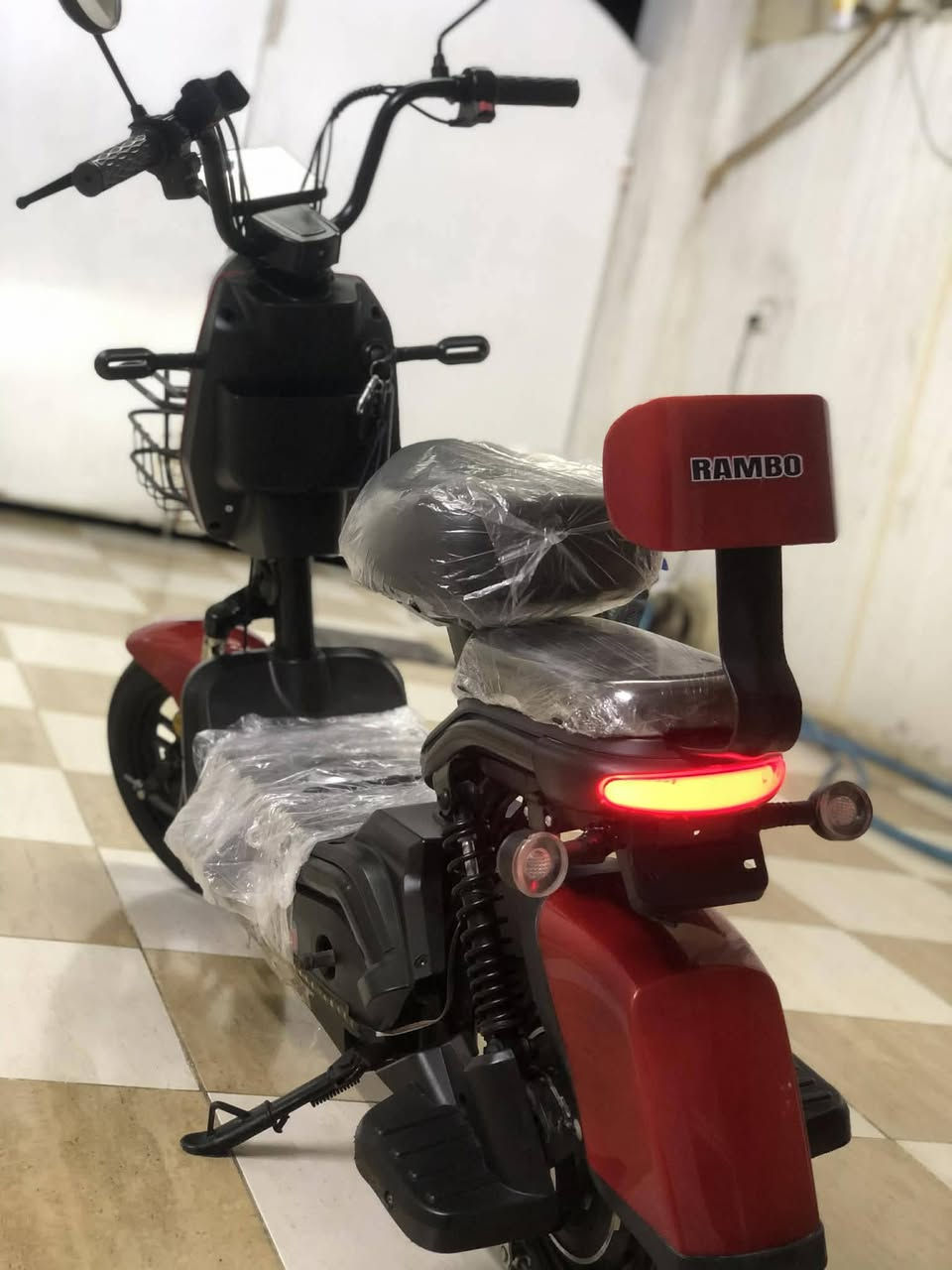 السلام عليكم للبيع دراجه شحن فول مواصفات بصمه2025 وسويج شاشه لابتوب وبلوتوث جاهزه من كلشي 4بطاريات و3سرع بطاريات بشرط تايرات جديد كفرات جديد مابي شخط مكان شقلاوة والشراي جاد اجيبه اربيل سعرها 300رقم الاتصال ***********
