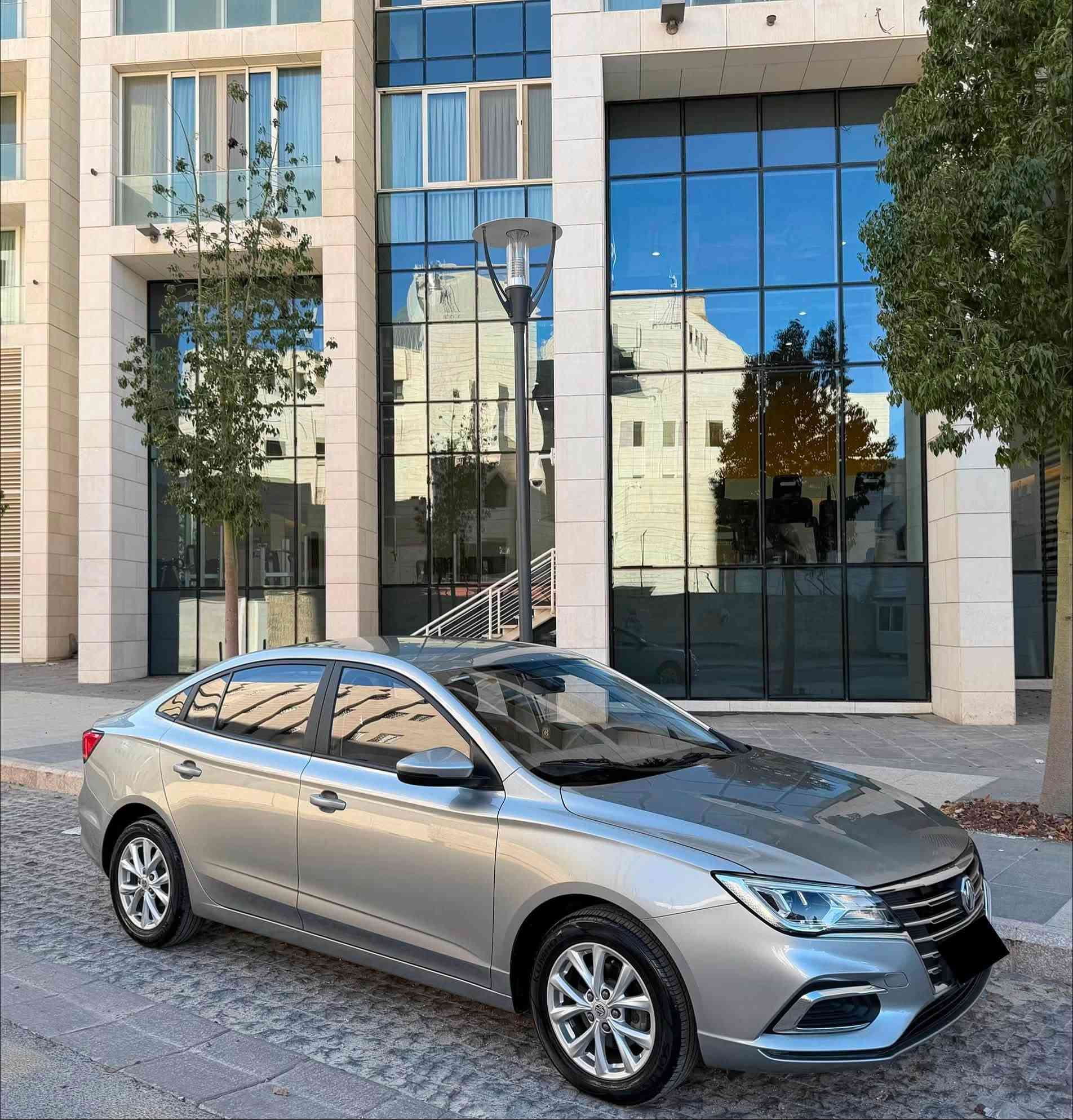السعر 9.600د
MG5 2024 فحص كامل كرت ابيض 7جيد 
دون ملاحظات وارد الوكاله 
محرك 1500 سي سي قوي وجدا وقتصادي 
((( استخدام شخصي لم تعمل تطبيقات او سياحي )))
ماشيه 18 الف كيلو اصلي 
لون فيراني مميزه جدا وغرفه اسود مميزه 
اضافات......
شاشه اصلي مع بلوتوث تلفون 
غرفه قماش لون اسود مميزه بحالة الوكاله
مثبت سرعه وتحكم طاره كامله 
مكيف حامي وبارد شغال100%
جنط اصلي مع كوشوك جديد
حساسات انفاق ومطريه
إضافات عديده لم تذكر......
ترخيص وتامين لشهر 3/2027 
السياره بحالة الوكاله ولا تحتاج اي نوع من صيانه .
السياره وكاله بمعنى الكلمه .
رقم 0798006422


**إذا كنت صاحب هذا الإعلان وتريد حذفه لأي سبب، رجاءا أرسل رسالة إلى الدعم الفني**