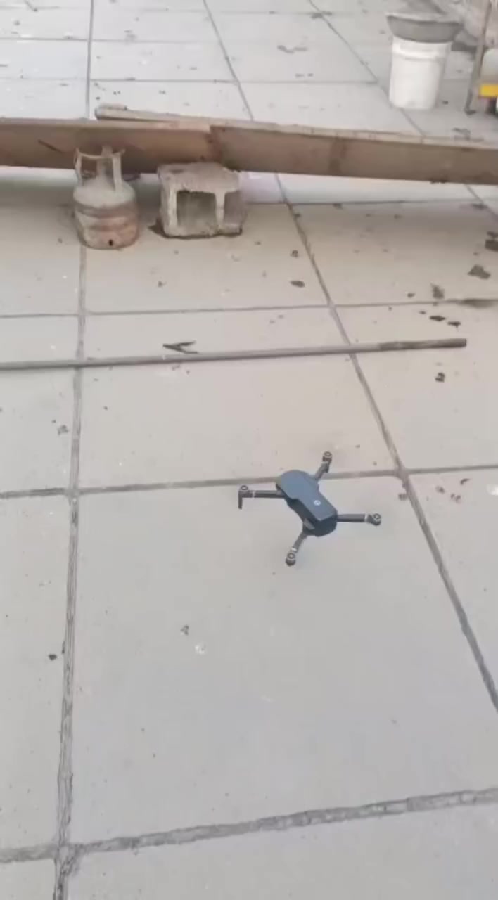 سلام عليكم درون HS
الارتفاع 500متر 
المدى 6 كيلو 
بطاريه وحده طيران 35 دقيقه 
عندي مستخدم نضافه 90/100  وعندي جديد 
سعر مستخدم 180
وجديد 225
اي استفسار رقم الهاتف 
***********
