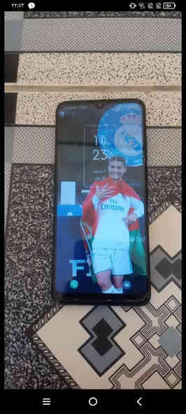 للبيع موبايل نظيف ذاكره 128 الرام 8 نظيف سعر مناسب الرقم الهاتف***********
