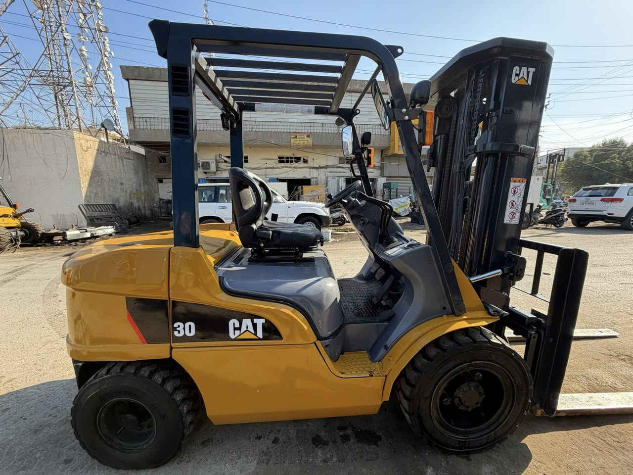 للبيع رافعة شوكية كتر بلر
▪️ الحمولة: 3 طن
▪️ السلايتات: 3
▪️ الحركات: 3
▪️ الإطارات: تخم تاير جديد
▪️ الكير والمحرك: مكفولين وعلى وضع الشركة
▪️ الأوراق: منفست شمالي – دخول جديد
▪️ الشوكات: حجم 170 سم أصلية
▪️ الحالة: نظيفة وجاهزة للعمل

📍 المكان: بغداد – الكرادة قرب مجمع مشن

📞 للاستفسار: ***********
