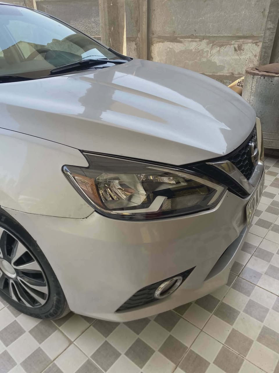 السلام عليكم نيسان سنترا 2019 امريكي بأسمي بيه 3 قطع (بنيد وجمالغ من امريكا + الباب الخلفي عندي نضرب وبدلته وموجوده الصورة مالت الضربه ) والسونار الي موجود قبل الضربه   مكان السيارة بابل تبريد وباقي الامور كله شغال مابيه اي نقص  عليه غرامه 600 الف تنزل من السعر 
سياره نضيفه ع ايدي من البيت للدوام للبيع  ب90 وبيها مجال ***********
