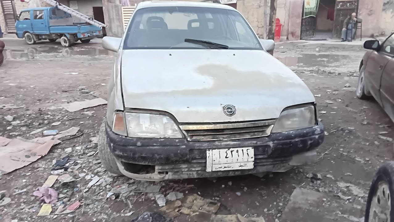 السلام عليكم سيارة اوبل موديل٩٢ بغداد الامين الثانيه سعر ١٧ورقه رقم  الهاتف ***********
