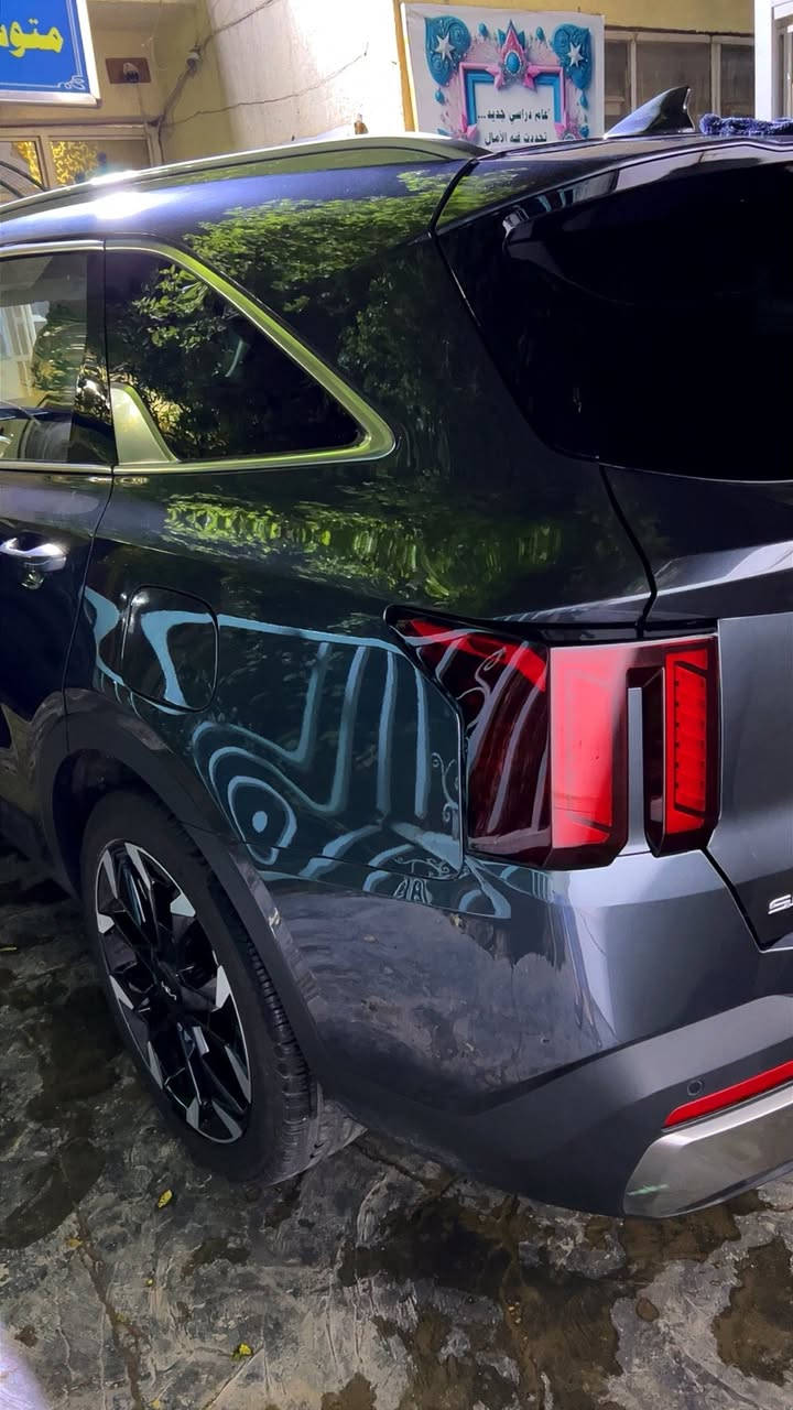 🚗 للبيع: تحفة كيا سورينتو 2024 - قمة الفخامة والأداء   EX🚗
لمحبي التميز والتكنولوجيا الحديثة، معروضة للبيع سيارة كيا موديل 2024 بحالة الوكالة من حيث النظافة والمواصفات العالية.

⚙️ المواصفات الفنية والأداء:

• المحرك: 2500 تيربو (عزم وقوة استثنائية).

• المسافة المقطوعة: 15,000 كم فقط.

• أنظمة القيادة: مزودة بـ 4 أنظمة قيادة مختلفة لتناسب كل الطرقات.

✨ المواصفات الداخلية والرفاهية (فول مواصفات):

• اللون الخارجي: رمادي لامع مميز جداً.

• المقصورة: كشنات جلد فاخرة مع خاصية التدفئة.

• السقف: بانوراما بالكامل مع بطانة داخلية بلون أوف وايت تضفي لمسة اتساع وفخامة.

• التحكم: فول تحكمات استيرن وشاشة ديجيتال متطورة.

🛠️ حالة البدي والضرر (بمنتهى الشفافية):

السيارة مكفولة من الصبغ تماماً، وحالتها كما موضح في الصور:

• تعديل "بارد" في الجاملغات فقط.

• تعديل بسيط (سحب) في خشم الشاصي بسبب "البراكيت" فقط ).

• الايرباكات المتضررة: (استيرن، دشبول، بردة).

💰 السعر المطلوب:

24,500$ (شدتين و 45 ورقة  وبيه مجال )

📍 للتواصل والاستفسار:

[***********] أو المراسلة على الخاص.

#كيا #Kia #Sorento2024 #سيارات_للبيع #العراق #كيا_سورينتو #سيارات_حديثة
