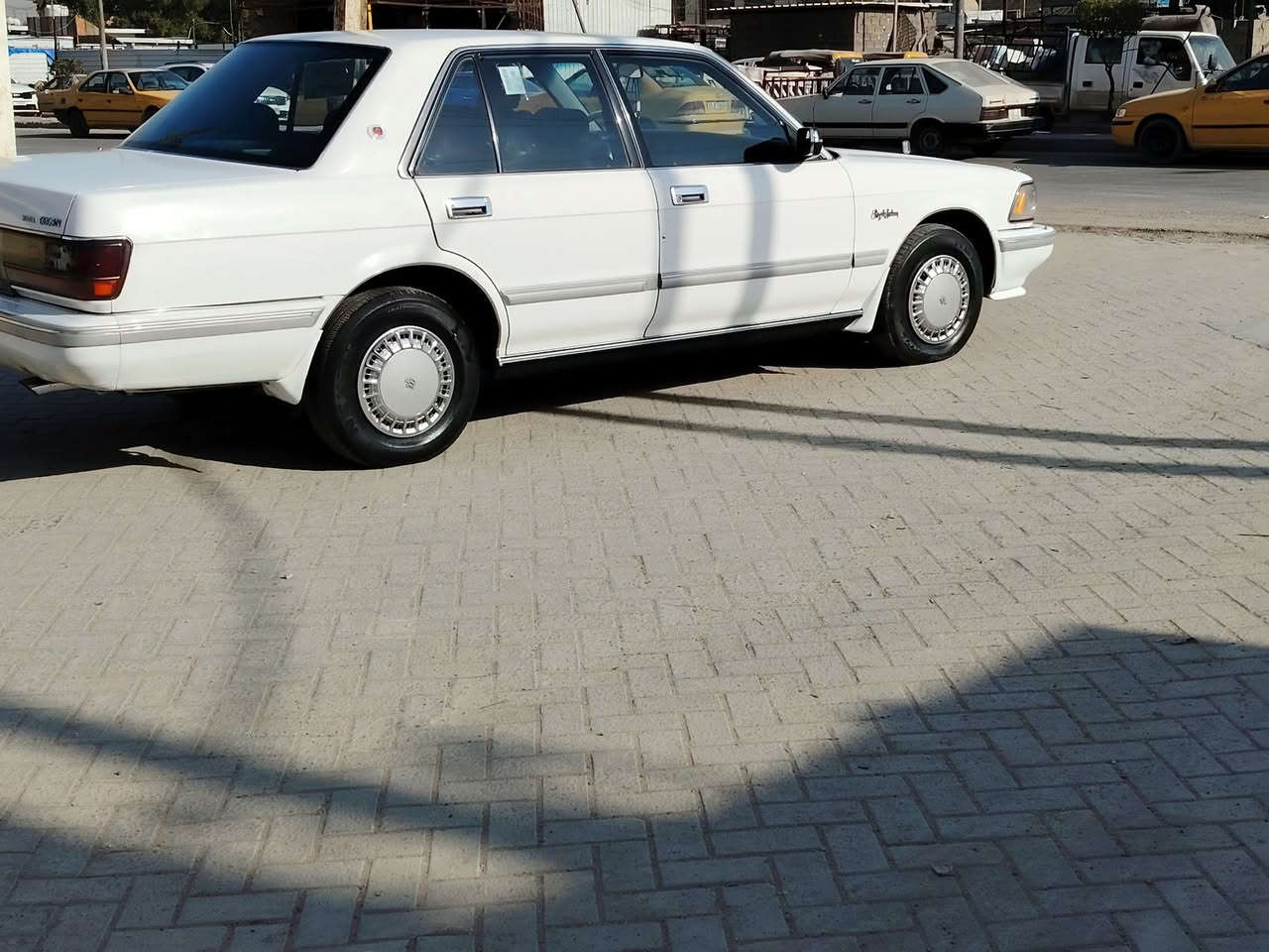 سوبر سيدان موديل1990 كير مكينه حداديه كلها جاهز 
مكانات بسيطه صبغ كلها ابلاديه تخم تاير عرفتها كلش نظيفه  اسنويه منتهيه تحويل مباشر السعر 90 مكانها بغداد الاتصال ***********
