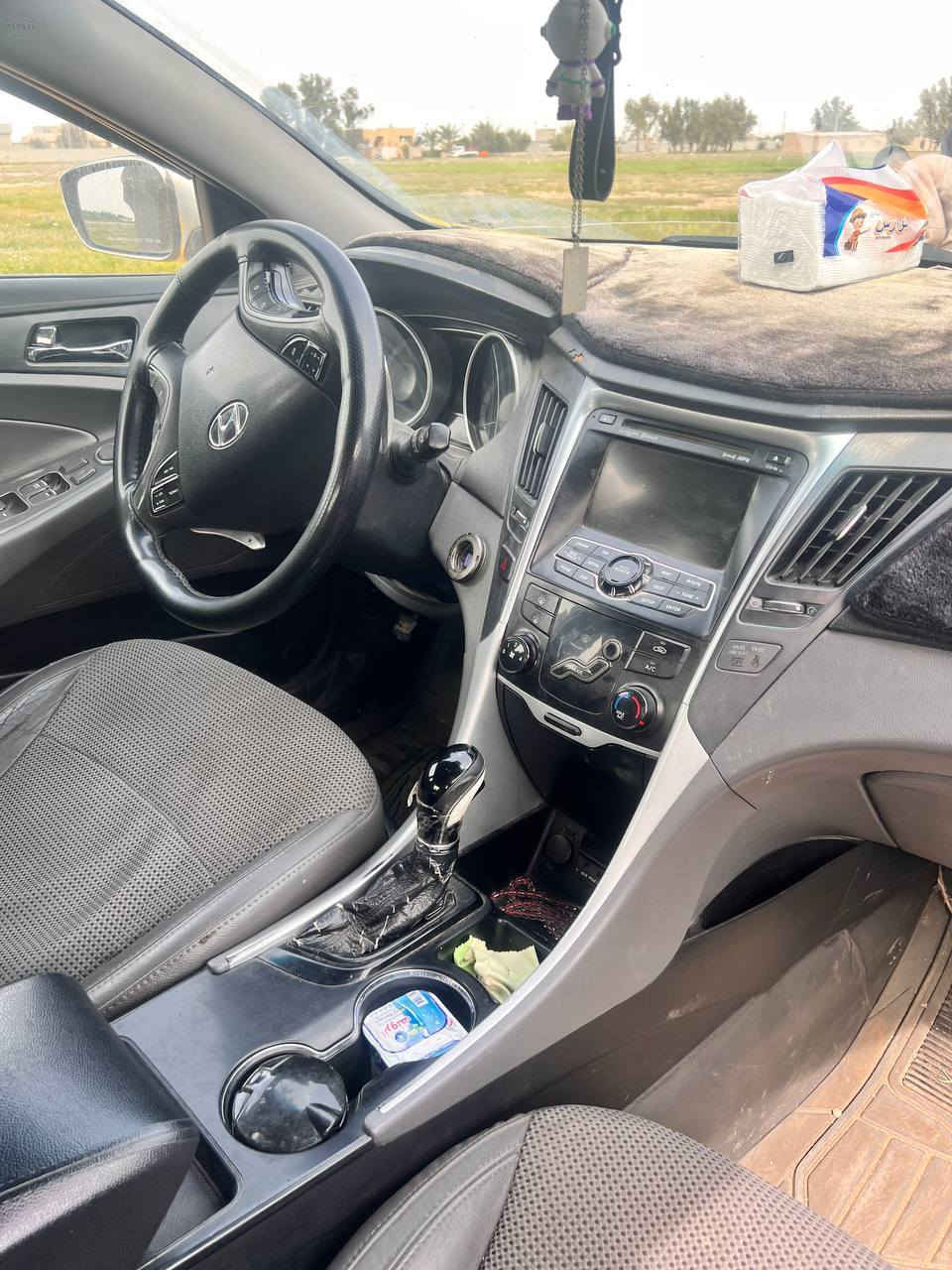 السلام عليكم 
سوناتا موديل2011رقم بغداد 
فتحه سقف 
بصمه
كشنات جلد كهربائي
شاشه
ضرر فقط بنيد ليبل واحد 
سيارة جديدة خير من الله
سعر 104$
رقم الهاتف ***********
ديالي مندلي
