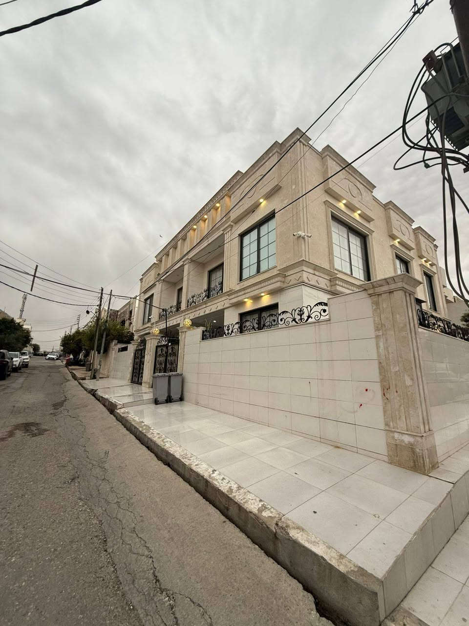 بيع سريع جوه سعر السوك
بيت 140م طابقين . ركن. قبله 
شورش. 
للتفاصيل واتس 
***********
***********
