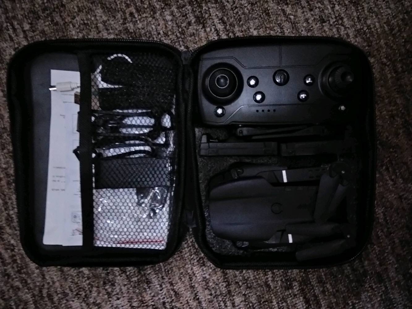 
ما هو موديل الدراون؟: 
الاسم : E88 PRO
هل الكاميرا مدمجة أو يتم ربطها بالهاتف؟: 
تحتوي كامرتين ربطها بل هاتف
كم مدة حياة البطارية؟: 
لا اعلم
هل هناك قطع غيار أو ملحقات إضافية؟: 
نعم 
أين يقع مكانك لاستلام الغرض؟: 
بابل ( حله )