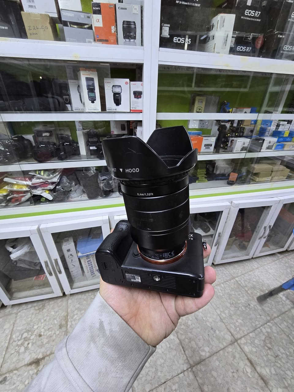 سوني a7III مع 24.70 فتحه 4
نضافه95% كامل ملحقات اصليه حزام شاحنه بطاريه كارتون 
شتره 15k 
سعره كامل مليون و550الف 
مكاني بابل ***********
