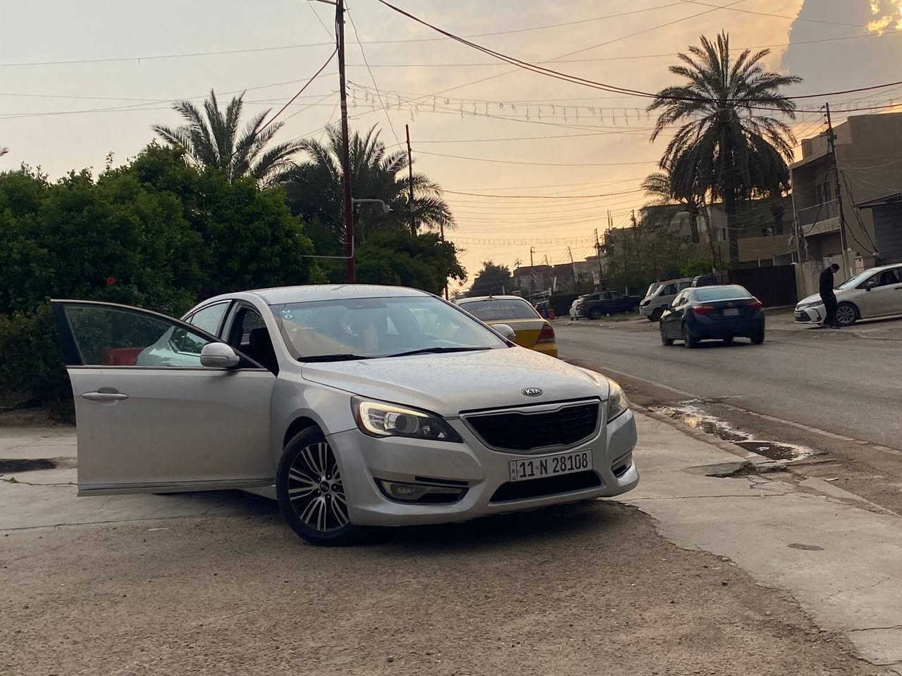 السلام عليكم كادنزا موديل 2012خليجيه سياره جاهزه من كلشي 
6سلندر دوش مابيهه اي نقص رقم بغداد باسمي بيهه ربع البنيد والجاملغ بدون دواخل والباقي كفاله عنوان السياره بغداد الكرخ سعر البيع 98وبيهه مجال ***********
