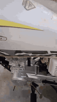 سلام عليكم حبايب دراجة موديل 23طالعة بل 24 جديدا ومكفولة واحلة من الصورا دشبول عاطل فقط  حلوا كلش وناعمة سعر 525وبيها مجال بسيط خاص موجود واتساب اكو ***********
