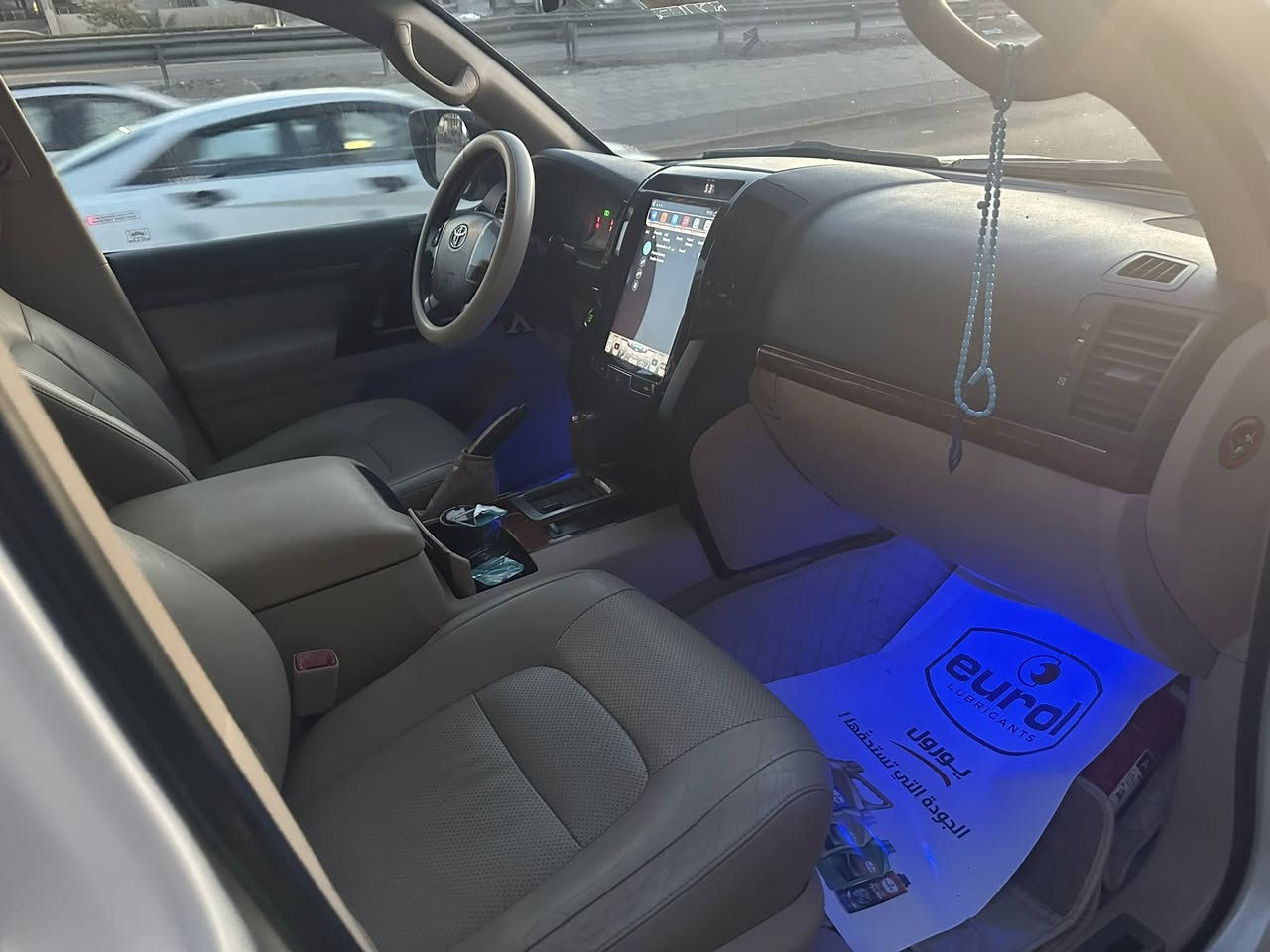 سلام عليكم 
لاندكروز 2013 فول 1/1

سياره حلوه مشاء الله مال بيت 
السونار مرفق ويه الصور 
الشراي يتصل على هذا الرقم 
***********
