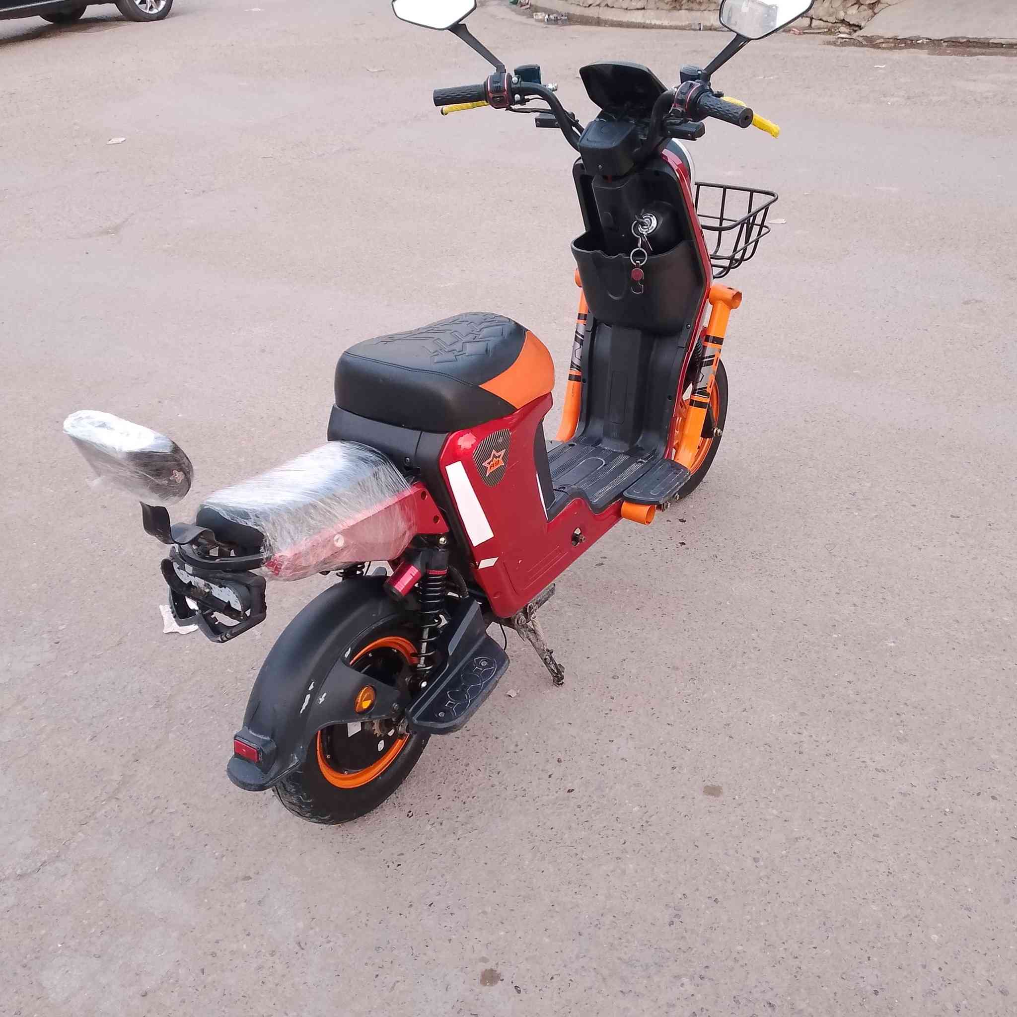 السلام وعليكم دراجه شحن للبيع
النوعيه ار9 الحجم الكبير موديل 25
5 بطاريات الكبار 32 امبير جدد
ملف 2000 واط حقيقي  
منفذ يوبياءس 
تشغيل عن بعد 
انذار ضد السرقة 
لايت عالي وناصي 
اشاير يمنه ويسرة 
دبل اشارة 
4 نمر حقيقي 60 
هورن 
مكاني بغداد البلديات 
السعر 380 و بيها مجال 
رقمي *********** موجود واتساب ورصيد ومزنجر
