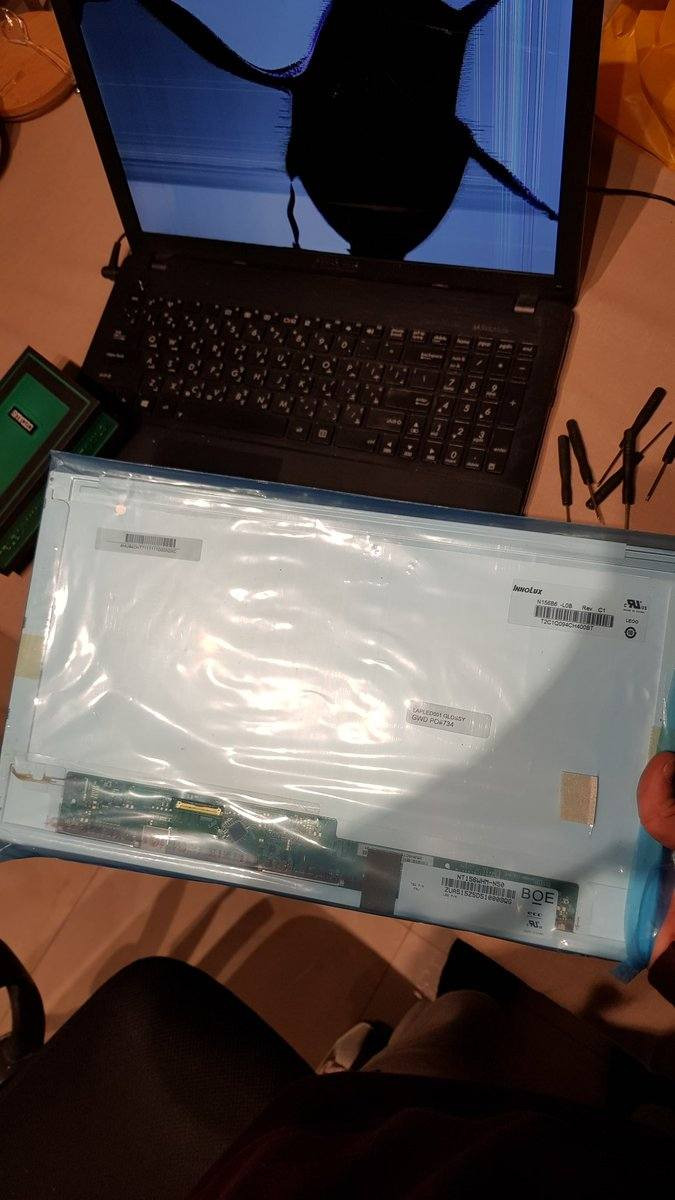 صيانه جميع انواع  اللاب توب💻 شاشات مكسوره مع تثبيت وانظمه ويندوز 10 7 8 للاستفسار *********** هاتف واتساب
