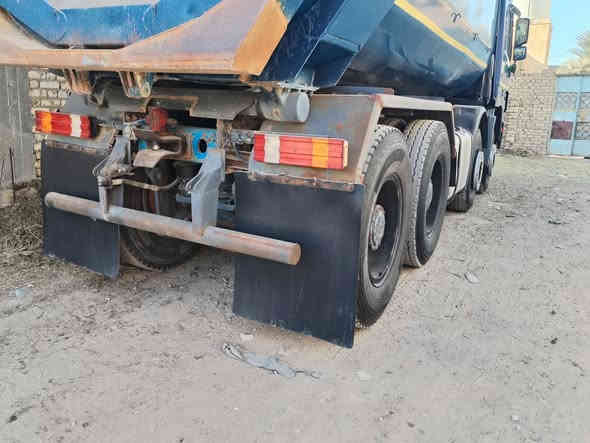 السلام عليكم للبيع موديل 2007مسجله قاطره ومقطوره هزه جديده سنويه ل2031 ايطاليه بااسمي تخم تاير جاهزه للعمل ما ناقصهه اي شي العنوان الديوانيه الحمزه الشرقي  ***********
