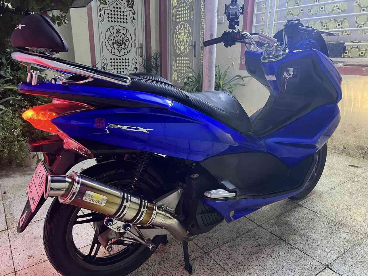 السلام عليكم pcx جيل اول كفاله عامه  دراجه جديده بك لايت لد كزوز رياضي اصل *********** 
* الميعرف اسعارهن والمو شراي ليتعب روحه ولا يتعبني
