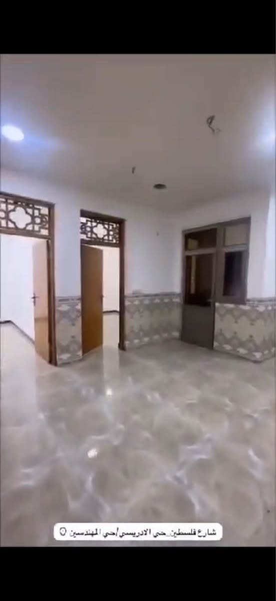 شقة للاجار طابق ثالث
المكان شارع فلسطين حي الادريسي
الشقة حديثة وكاملة من كل الخدمات 
مساحة 90
ماء ،كهرباء، خط مولد ،خط انترنيت ،كيزر ،جرس كامره فتح أوتوماتيك 
بدون دلالة 
للاستفسار :*********** 
موجود خاص و واتساب بغداد, العراق
