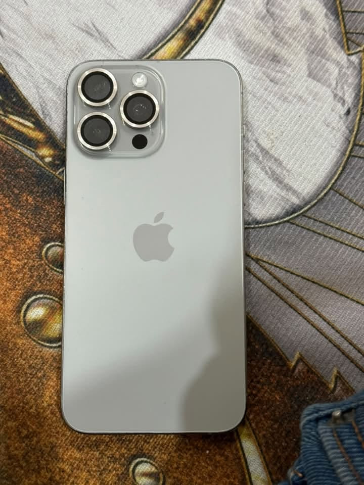 السلام عليكم ايفون 15 Pro Max النضافه 90 %بغداد البلديات مراوس بدراجه بوكسر او بيع سعر مليون و50 رقمي ***********
