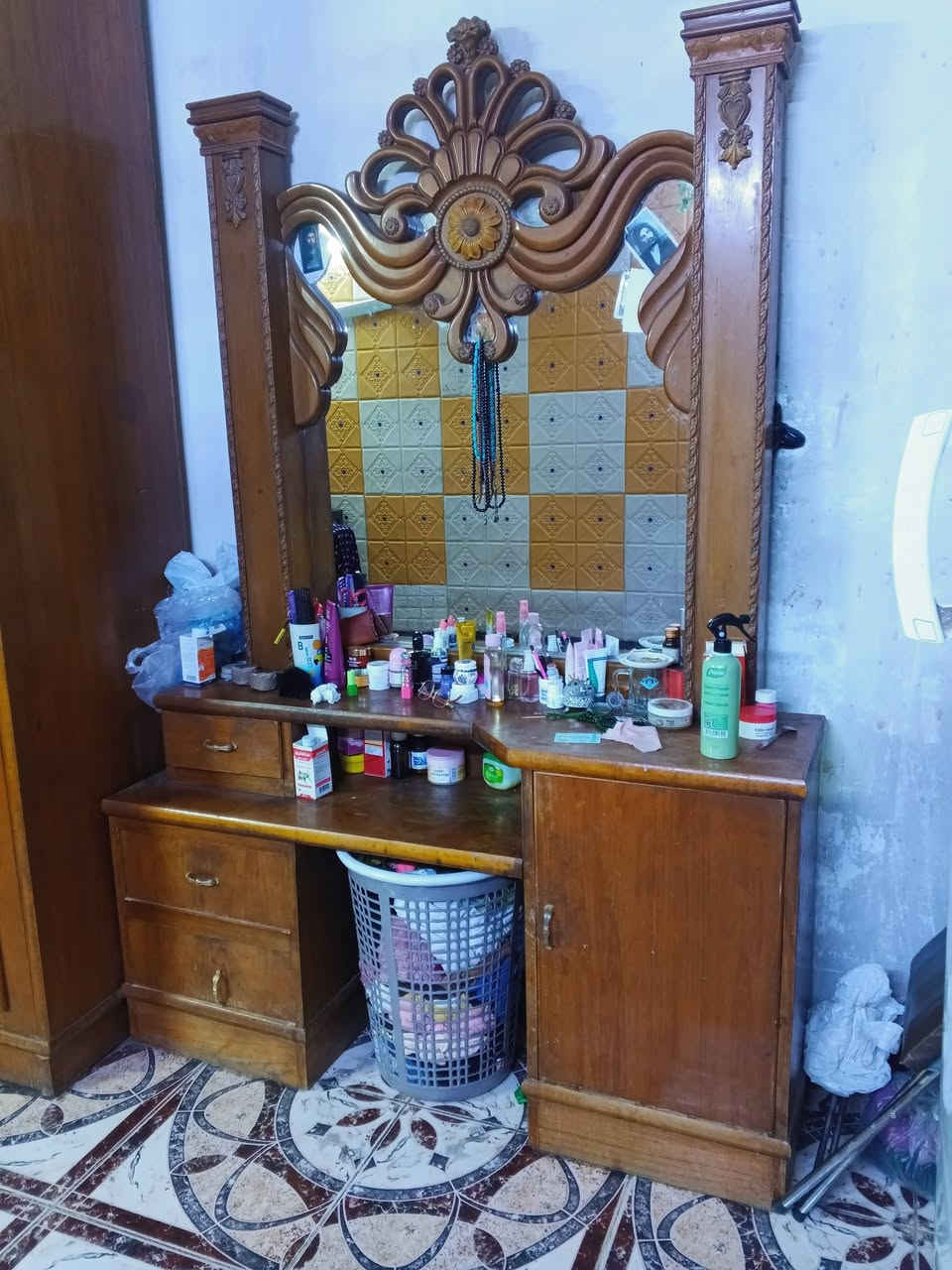 غرفة للبيع التاج والجرارات هم موجدات مدينة الصدر استفسار واتساب ***********
