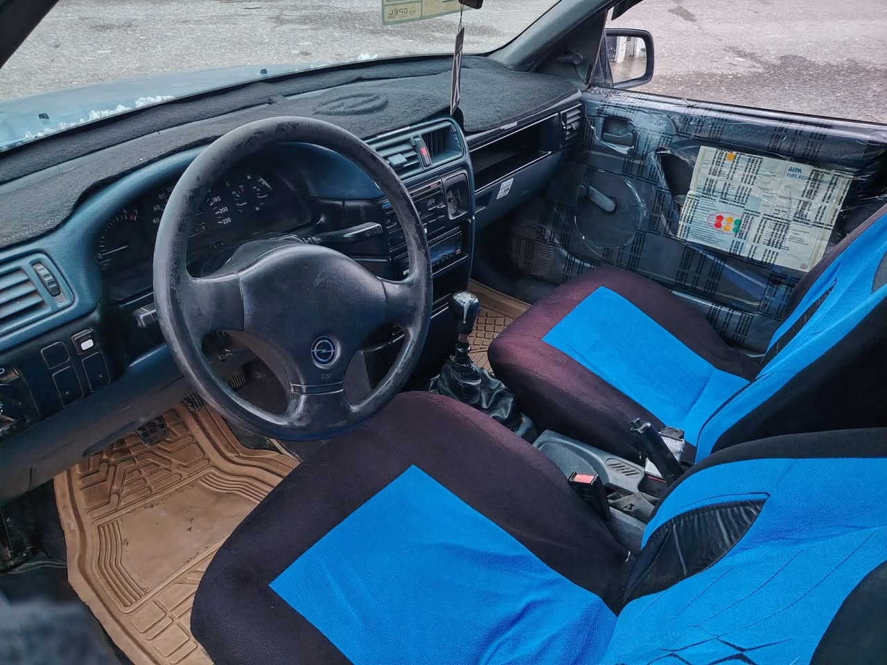 ***********             ***********

فیکترا          مۆدیل1990    گێر حادی

گێر ومەکینە بەشەرتە     ١٦شازدەیی قایش پانە
  
کارەبایی کامل ئیش دەکاتن     زۆر تووندووتۆڵە
       
ئارم سلێمانی          سەیارەکە زۆرجوانەو پاکە
 
گۆرینەوە ناکەم تەنها دەفرۆشم
     شوێن هەولێر
