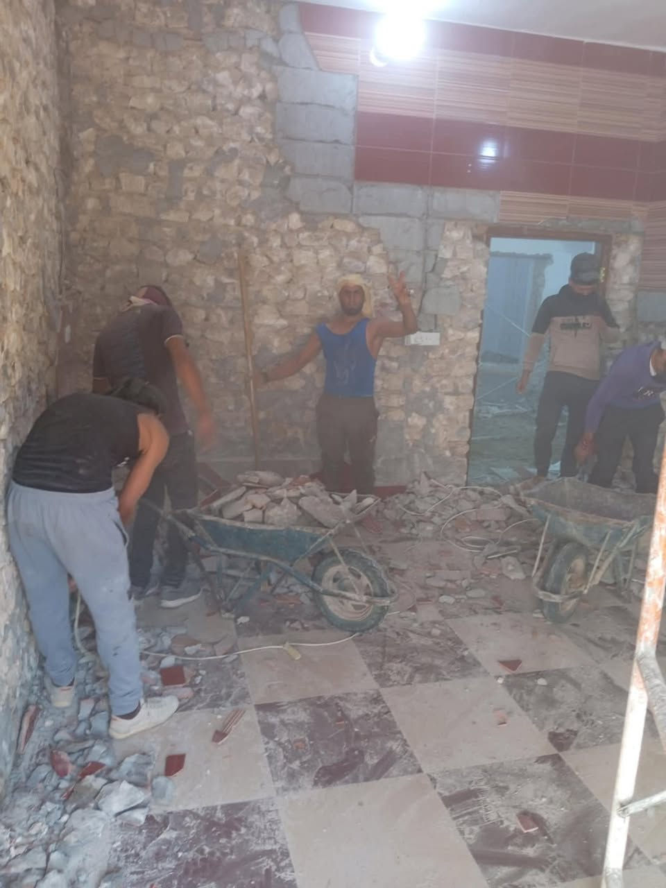 سلام عليكم  /  يوجد كادر عمل جاهز /  تصعيد مواد /  تنضيف بيوت /  تفليش /  تكشيط /  دفن نهري /  شقلنه ليل ونهار /  ومعداتنه جاهزه  ومالك دخل بكلشي تأخذ شقل جاهز مني سلمني شقل وتأخذ شقل جاهز / ماعليك بس تصال على رقم /// ***********
