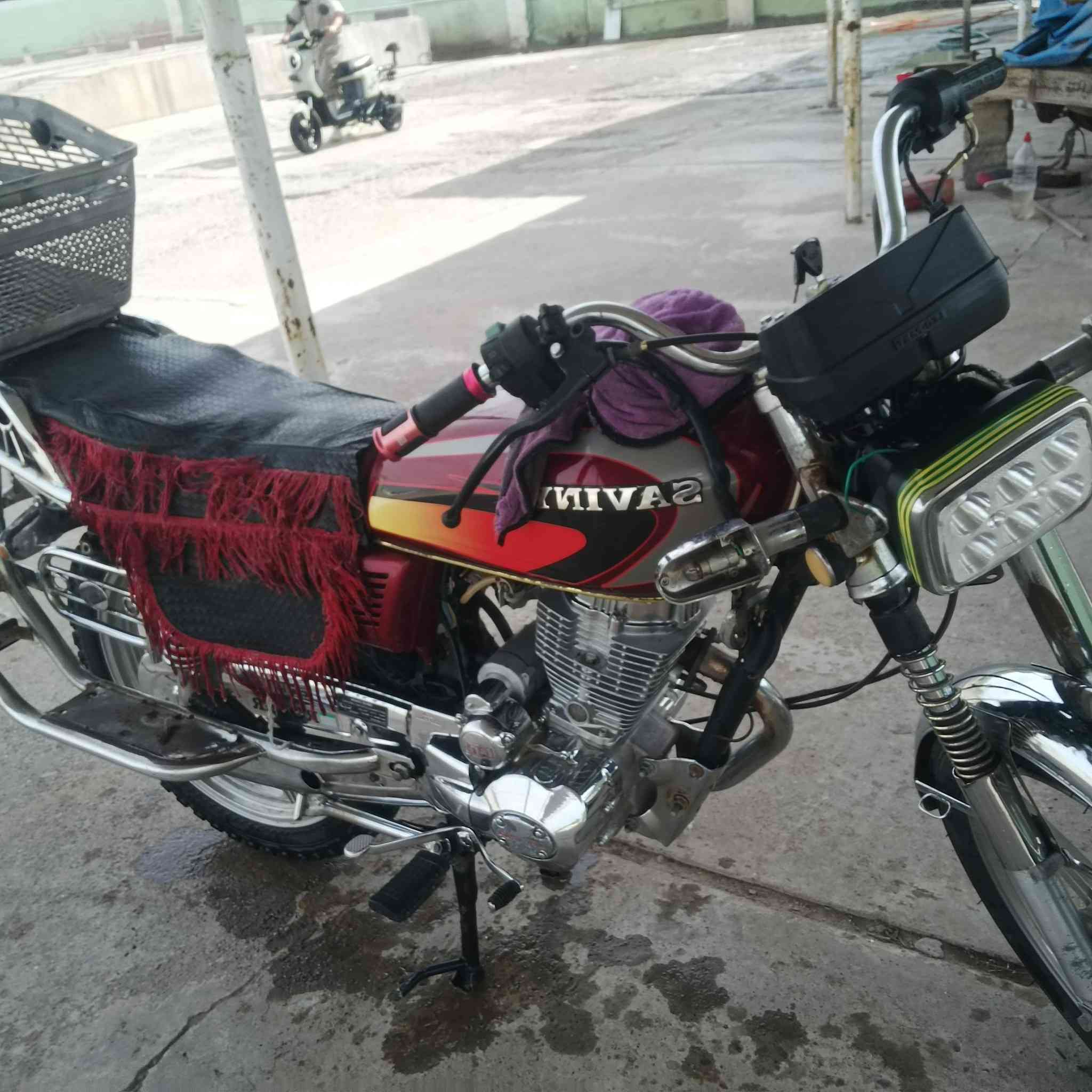 سلام عليكم دراجه بارت سوري 5كير  للبيع اي عيب ما بيه لا صرف ولا بخار شرط سلف شغال 
مفتوح دراجه حلوه نضيفه شراي تعال خاص سعر 380بي مجال


**إذا كنت صاحب هذا الإعلان وتريد حذفه لأي سبب، رجاءا أرسل رسالة إلى الدعم الفني**