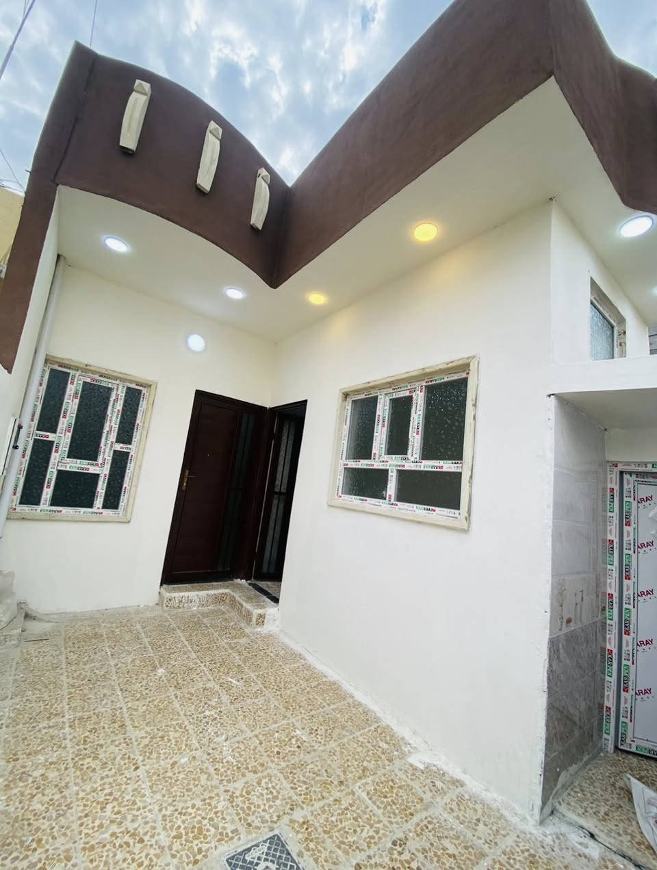 🏛️مكتب المهند لتجارة العقارات🏛️
(دار للايجار مساحة 100 م طابق واحد)

يحتوي على غرفة نوم وهول ومطبخ واستقبال وصحيات وكراج سيارة 

الدار بناء حديث جديد 

الموقع حي سومر قرب سايدين العساف

   ((سعر بدل الايجار 250 الف قفل))

استفسار اكثر مراسلة الحساب او اتصال 

*********** هاشم
*********** مهند
