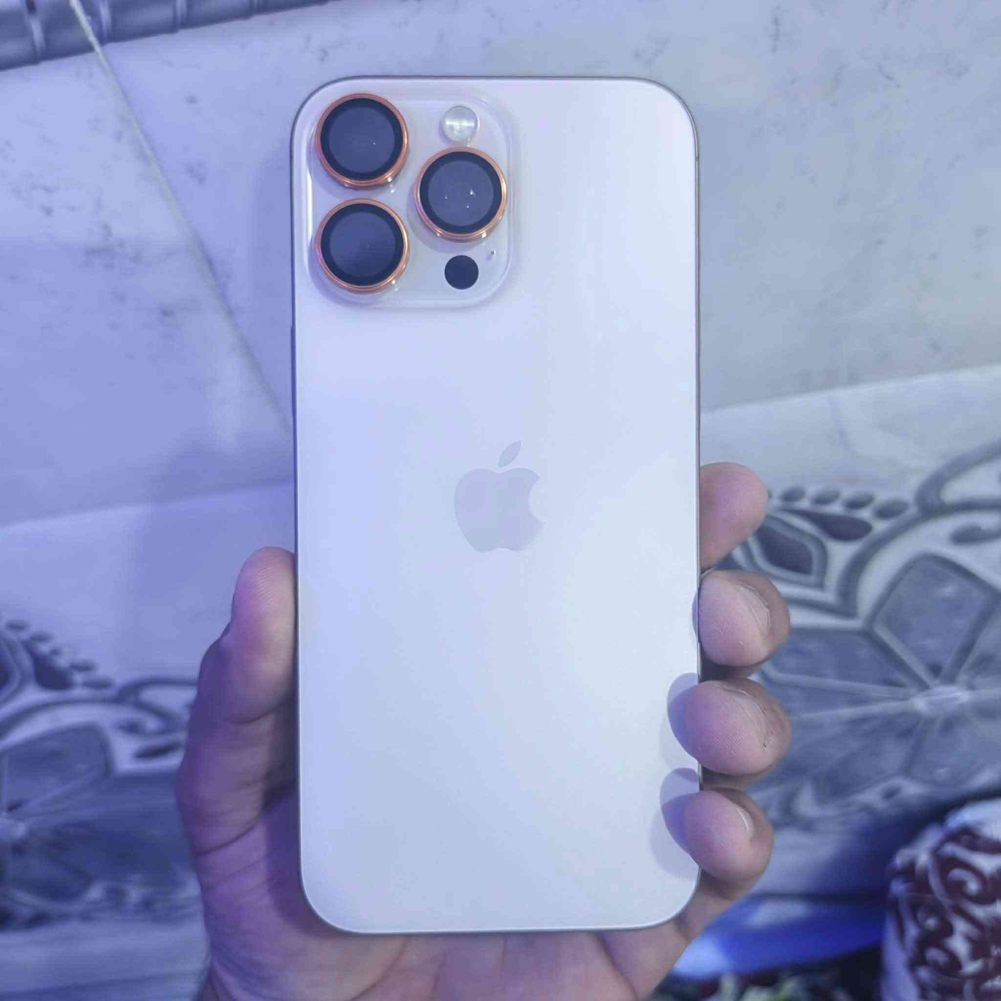 سلام عليكم ايفون ١٦برو ماكس  شرق اوسط تلفون مكفول من الخدش والضرب مكفول من كلشي يطاريه٨٧ لان بيانات وفاتح بي نقطه اتصال ٢٤ساعه كارتونه وشاحنه الاصاصليه مالته موحودات قيم بلي يرضى الله بي وبلعافيه وهذه رقمي ***********
