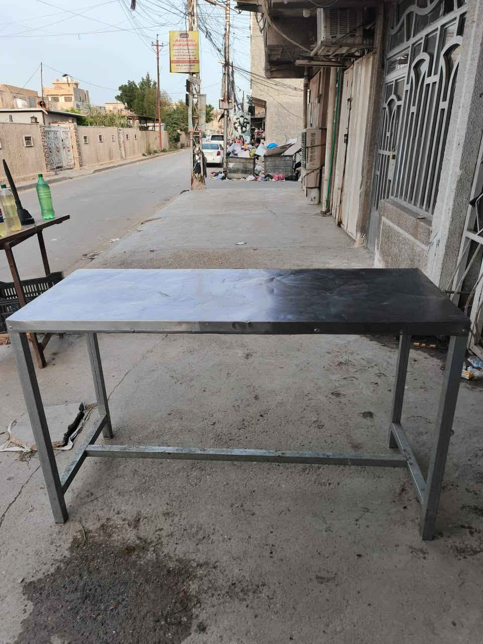 غراض مطعم للبيع 
شوايه دجاج ٦ شياش 
ميز تفصال جديد متر ونص 
+روله 
عنوان بغداد. حي القاهره 
‏‪***********‬‏
***********
