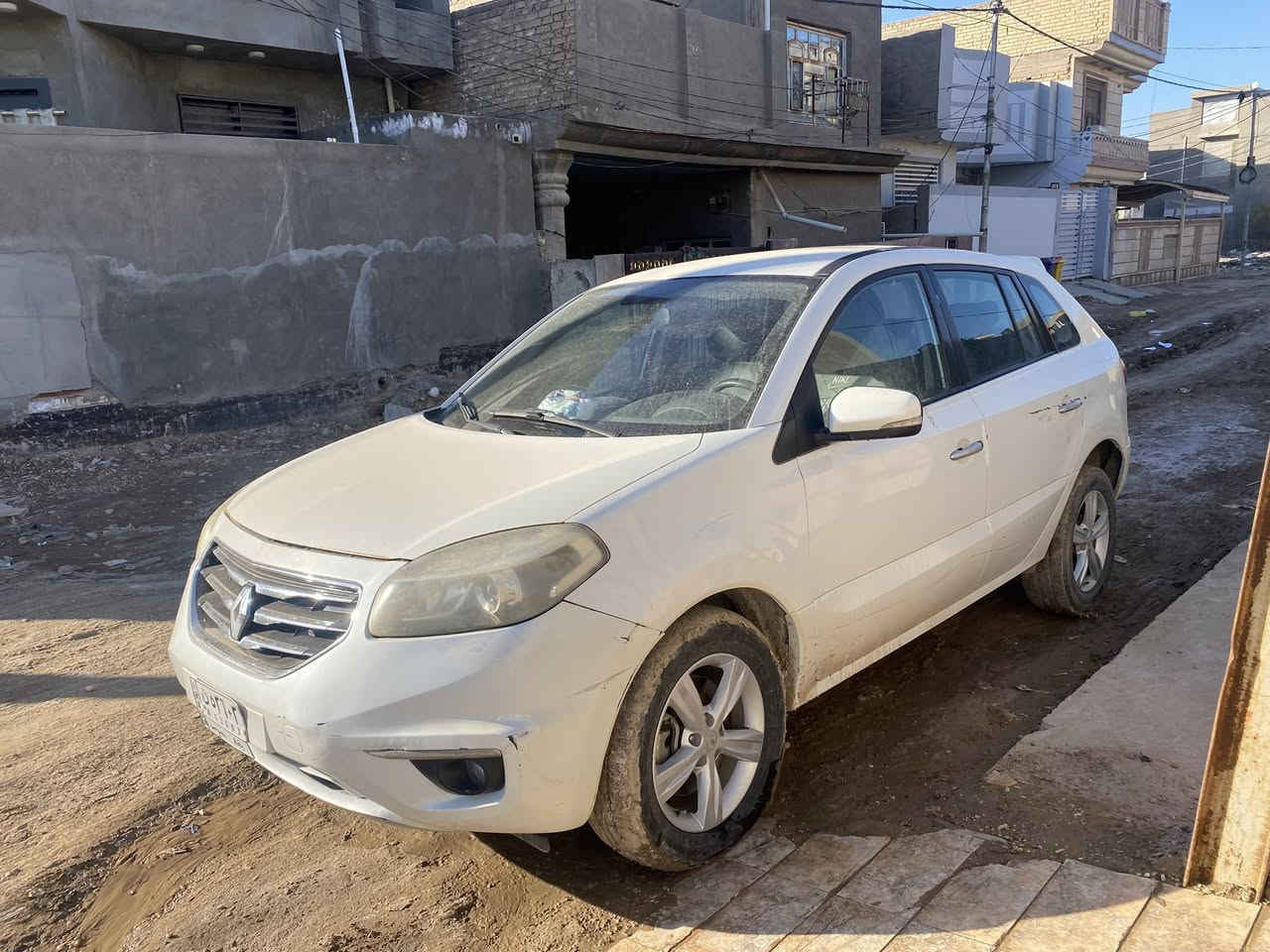 رينو ١٣ شركه عامه 
كاليوس 
كشره نظيف ماشيه فوك ال ١٠٠
بصمه محرك ٢ونص 
رقمي ***********
السعر بشده تصير اقساط وتصير نقدي
