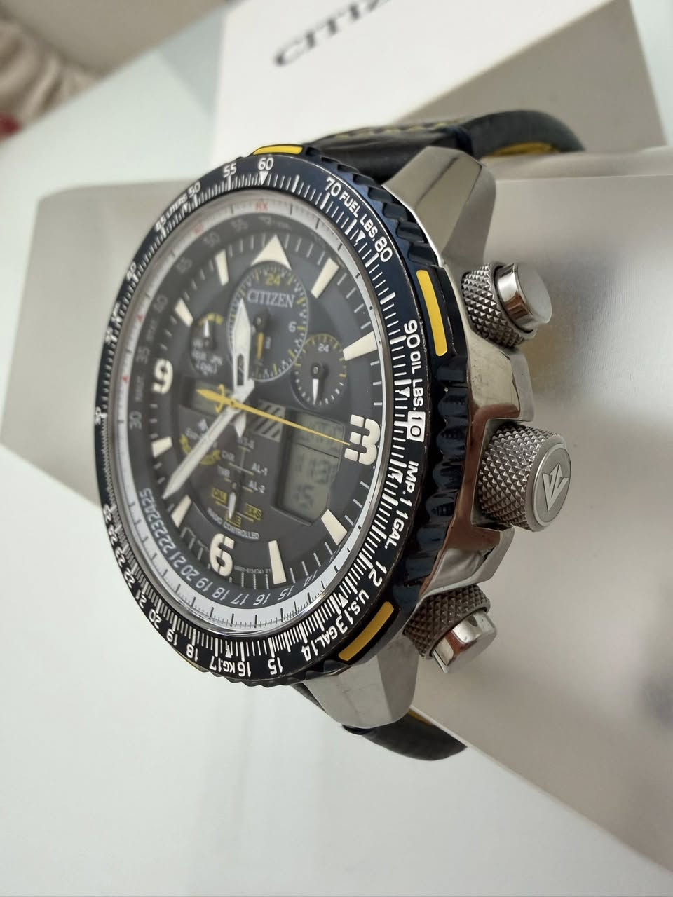 ساعه يابانيه اصليه 100% نوع سيتيزن SKYHAWK موديل حديث حالتها شبه جديده قطر 46 يتوفر بها خصائص متعدده مطلوب 275 دينار اردني للتواصل على الخاص او على الرقم 0785261118


**إذا كنت صاحب هذا الإعلان وتريد حذفه لأي سبب، رجاءا أرسل رسالة إلى الدعم الفني**