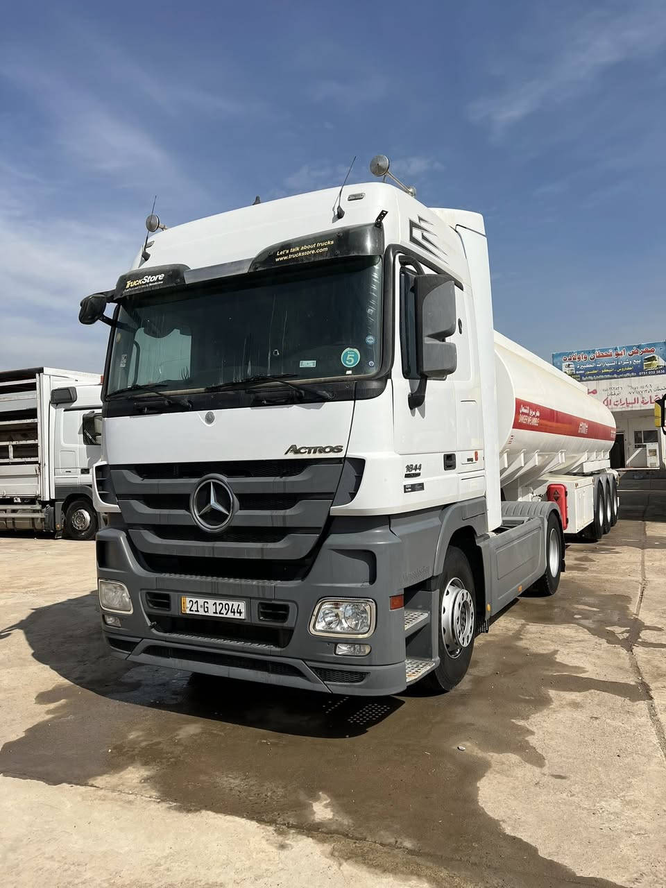 السلام وعليكم اقرأ تفاصيل واتصل ✅↙️
اكتروس ￼ صهريج ￼موديل 2012 حجم 18.44 امامي جابليس 
فول مواصفات بس بدون كاميرا وحساس ريتايدر 5 طقات
ثلاجه تبريد دبل مناميه حاكيه رقم وسنويه جديده طخم تايه 
‏ تانكي فصال الخرسان بازوايا سياره حلوه و نظيفه 
رقم الهاتف قحطان معرض *********** كورك
*********** اسيا معرض ابو قحطان واولاده العنوان موصل برطله سهل نينوى ✅￼
