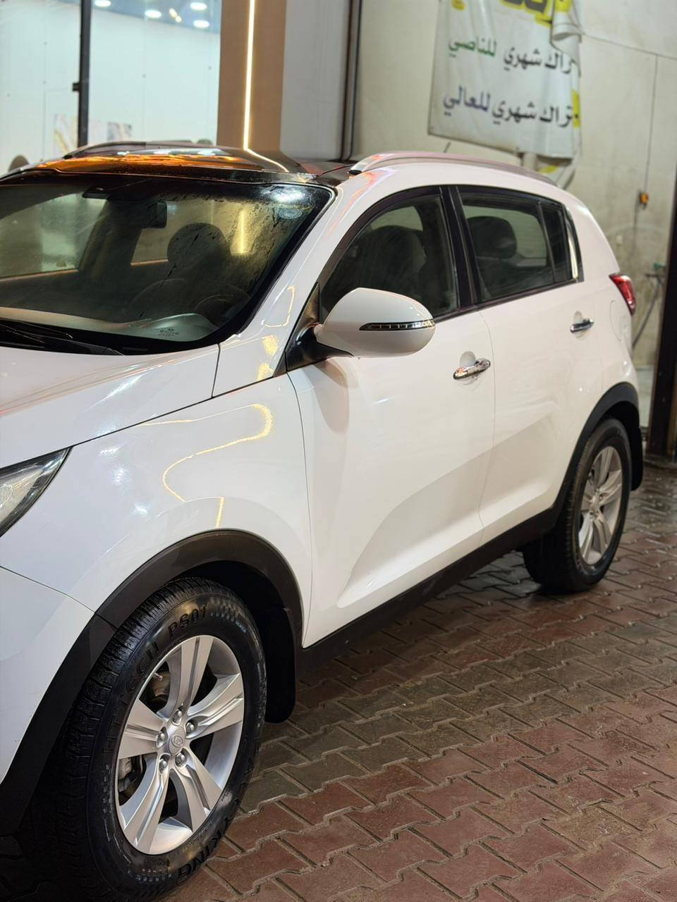 السلام عليكم سبورتج ٢٠١١ بدون ضرر بدون صبغ بيها مكنتين بارد فقط كير محرك شرط ماشيه ١٨٠ سلايت كامره اصليه تحمات استيرن جهتين***********.
.***********
