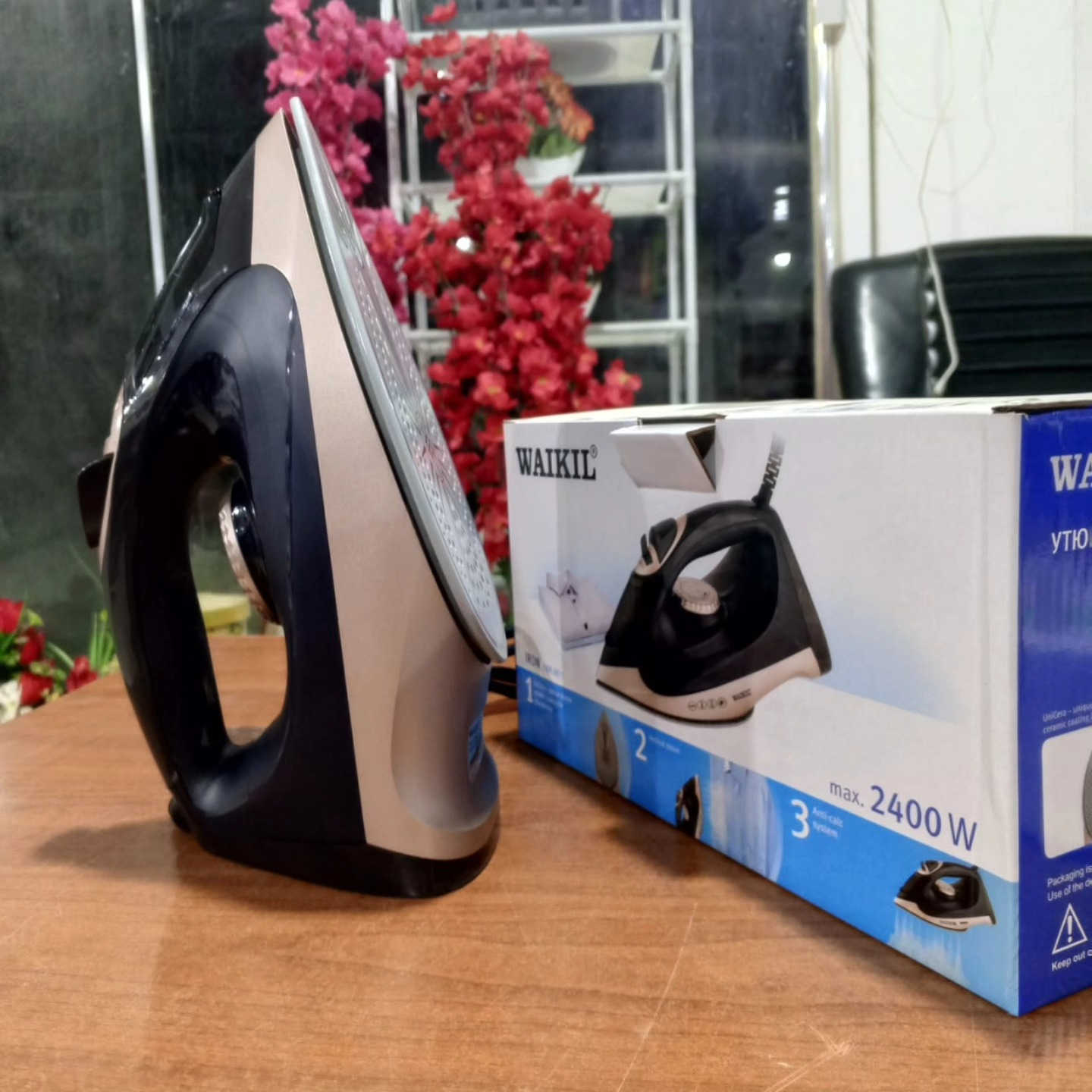 ✨مكواة قوية، عملية، ومناسبة للاستخدام اليومي مع بخار فعّال ونتائج ممتازة. وتنظيف ذاتي.. 

🔵القدرة القصوى: 2400 واط
قوة عالية لتسخين سريع وكيّ فعّال.

🔵نظام مضاد للتكلس يحافظ على أداء المكواة ويطيل عمرها

🔵خاصية البخار العامودي لتمليس الملابس المعلّقة والستائر بسهولة.

🔵نعومة أفضل وحماية الأقمشة من الالتصاق.

السعــــر : 20.000

🟡مجمع الريتاج للمواد المنزلية🟡
      الخالص/ حي الحسين 
      واتساب *********** للتوصيل فقط فقط
