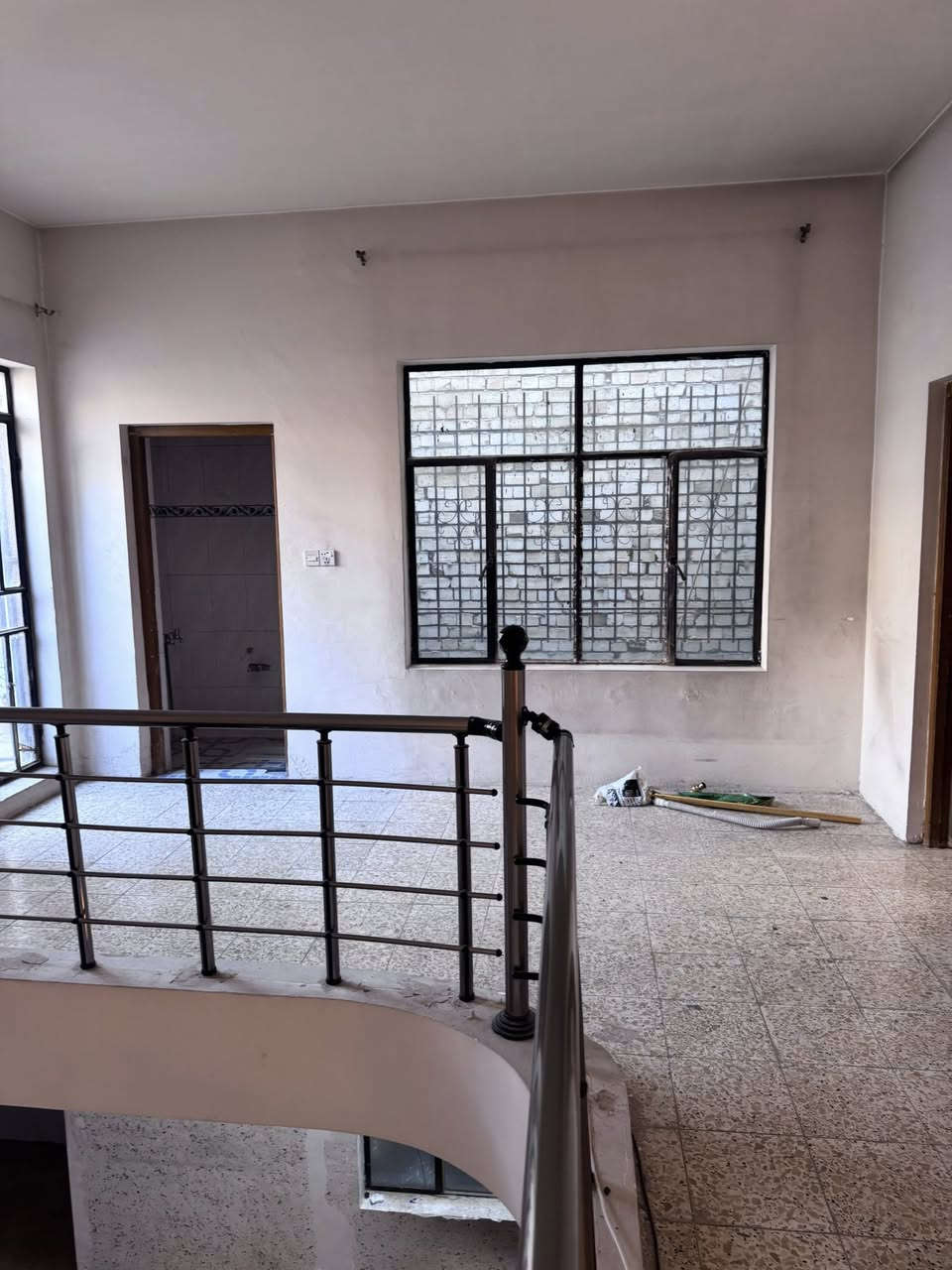 السلام عليكم
عقار للبيع  حي الجهاد مربع الاالوية يبعد عن الشارع التجاري 80 متر 
مساحه 150
مدخلين 
نزال 20
واجهة 7.50
3 غرم نوم 
صاله كبيره 
مطبخ 
حمامات3
كراج 
مخرن 
يحتوي على مطبخ كامل مع سبالت عدد ٣ 
بناء 2005
البيت باسمي  تحويل مباشر 
وحالياً فارغ جاهز للسكن 
للاستفار ***********
