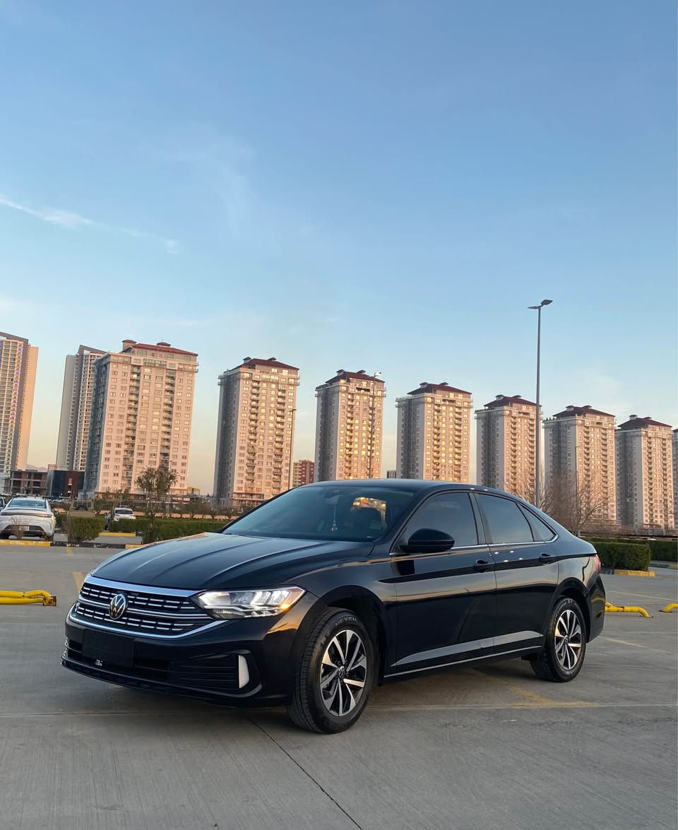 volkswagen jetta 2024 S sport 

جیتای ٢٠٢٤ مواسەفات s ڕەشی قەتران گێڕ ئۆتۆماتیک 

سەیارەکە تەنیا ٢ پارچەی بۆیاخە بێ ناوگرتن ،  
کاتی نەشکاوە 3 مانگی لەگەڵە ... 
مواسەفات ...
 گێچ ئەلکترۆنی , کامل لید و زینۆن ، شاشە، کامێرا ،کامل ڕادار ... زۆر مواسەفاتی تر

نرخی 132 گەڵاو مەجالێ کەم ... 

***********
*********** السليمانية, العراق
