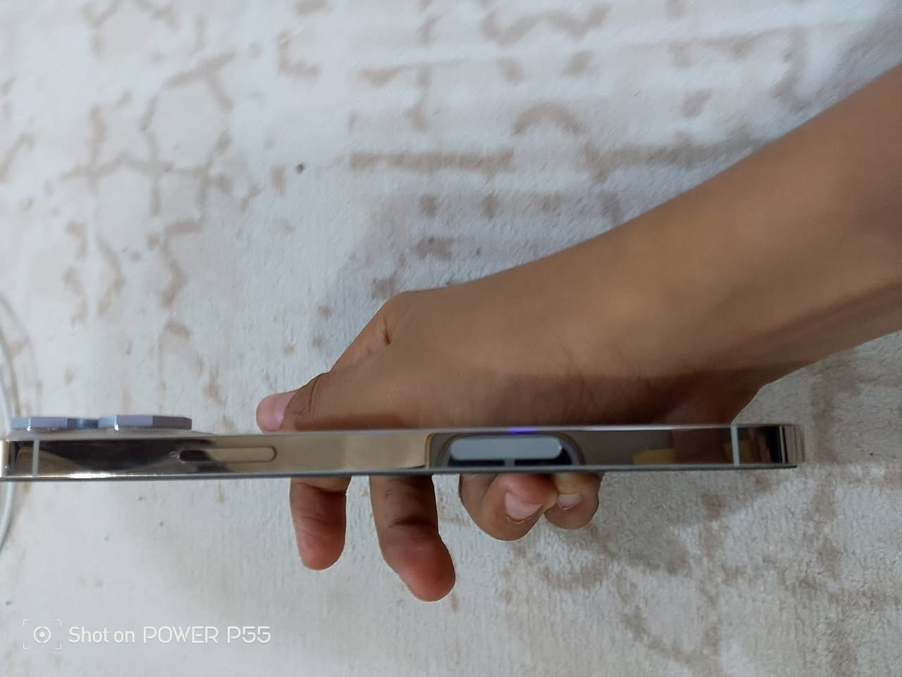 ايفون 13 برو ماكس نظييف جدا جدا بطاريه 86 وتر بروف مع كارتونته وكامل ملحقات كما موضح بالصور ذاكره 256 اخو الجديد ب 720وبي مجال للطيبين
