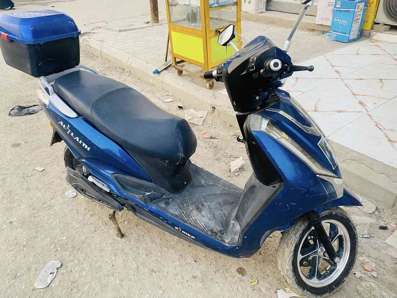 السلام عليكم دراجه شحن للبيع كامله مكمله لايتات اشاير بك لايت ويل نجمه كدام مسجل بيها وشحنها يدوم 3 ايام دراجه حُـلووهہ ونضيفه وخير من الله سعر الجديده مالتها ب1150 واسال وشوف 
رايدينها ب750 وبيها مجال قليل 
عنوان ناصريه مركز 
***********
