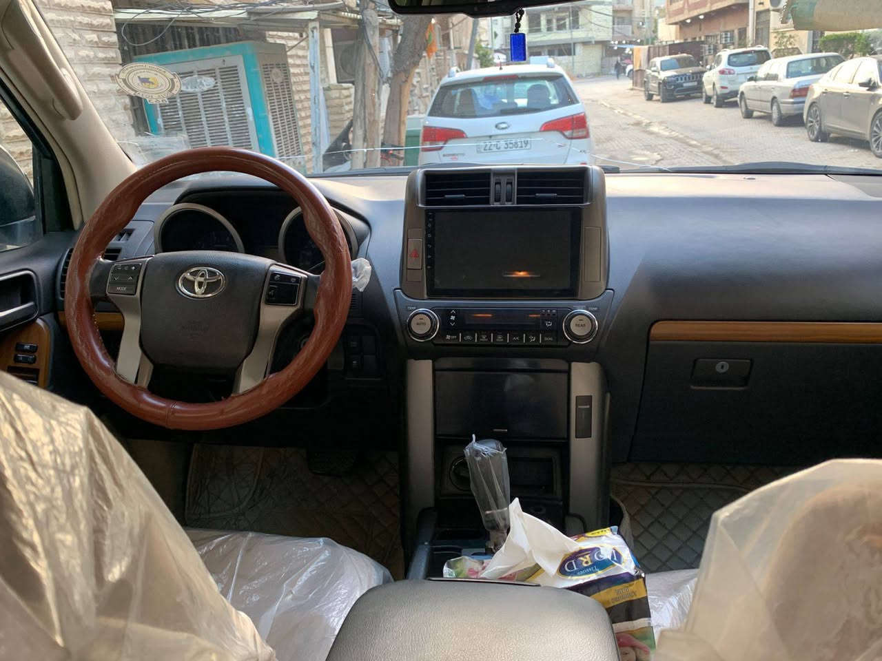 السلام عليكم 
للبيع برادوا  ٢٠١٢  محدثه ٢٠١٧   ٤  سلندر  ٢٧٠٠  مال شركة الحداد بسمي تحويل مباشر  ثاني يوم 
كفاله عامه مكينه وكير وكشر ومن أي ضربه وتبديل 
ثلاث قطع تبريد وتدفئه مع ثلاجه  
ماشيه ١٦٤ 
وباقي المواصفات معروفه مال البرادوا  
 للإستفسار  ***********  واتس 
                ***********
