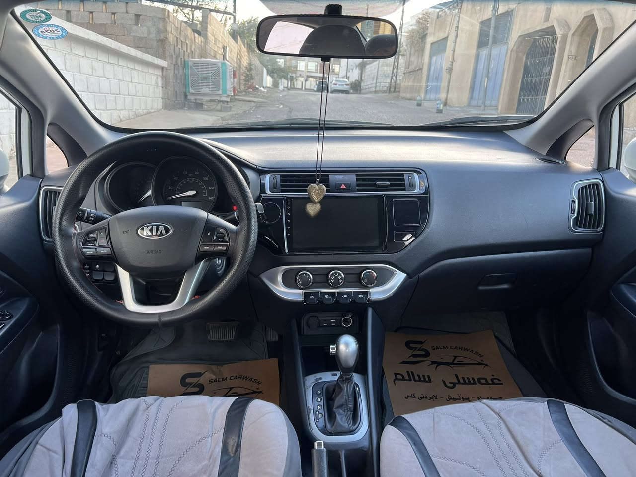السلام عليكم كيا ريو ٢٠١٧ سنويه جديدة رقم سليمانيه شرط تحويل وغرامه قطعه وحدة بيها جاملغ الأمامي سيارة كلش نضيفه مكينه وكير بشرط ماشيه 81 حقيقي فول مواصفات ماعدا فتحه  مكينه جبيرة abs مانع انزلاق شاشه كامرة سعر 94وبيها مجال 
بسيط  مكان سيارة سليمانيه


**إذا كنت صاحب هذا الإعلان وتريد حذفه لأي سبب، رجاءا أرسل رسالة إلى الدعم الفني**