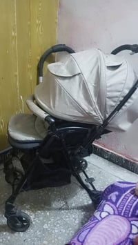 عربانة أطفال • نضيفه • ما بيها ضرر