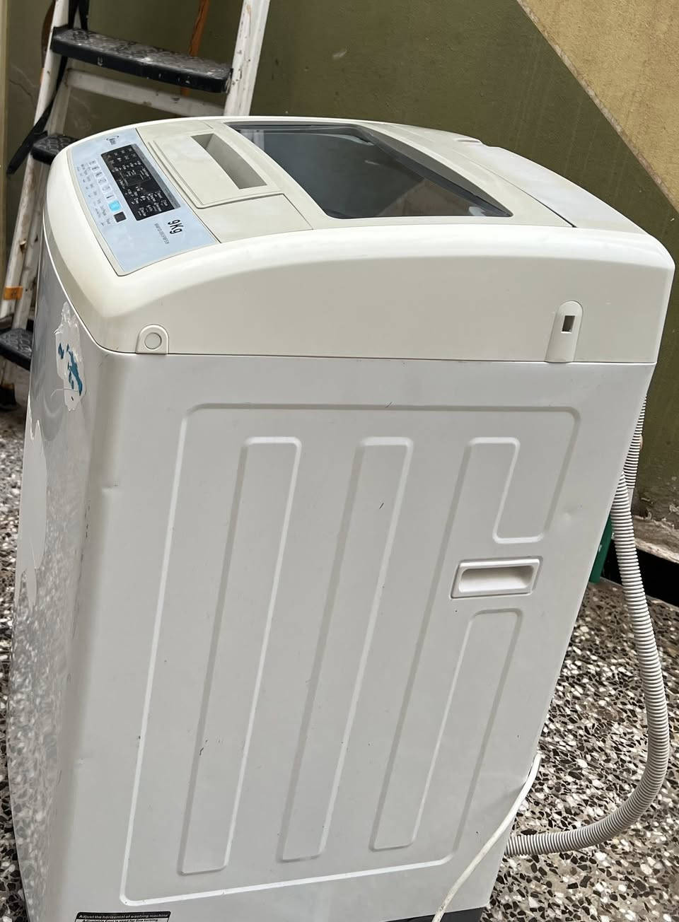 سلام عليكم غسالة اوتماتيك نوع ميديا 9 كيلو نظيفة بلاد شغالة مابيها اي نقص   ***********
