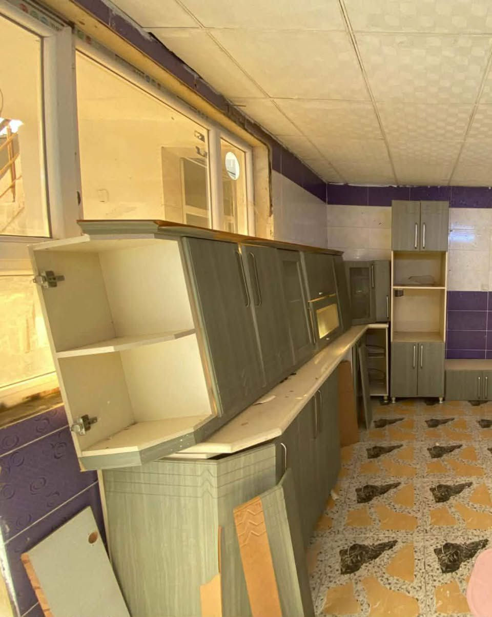 بیع سریع بسبب تعمیر البیت  ،کاونتر خشب  7 امتار 
ارقی لون  الصطح کلە مرمر اصلی  300 الف ویا ساحبە  
اربیل  ***********
