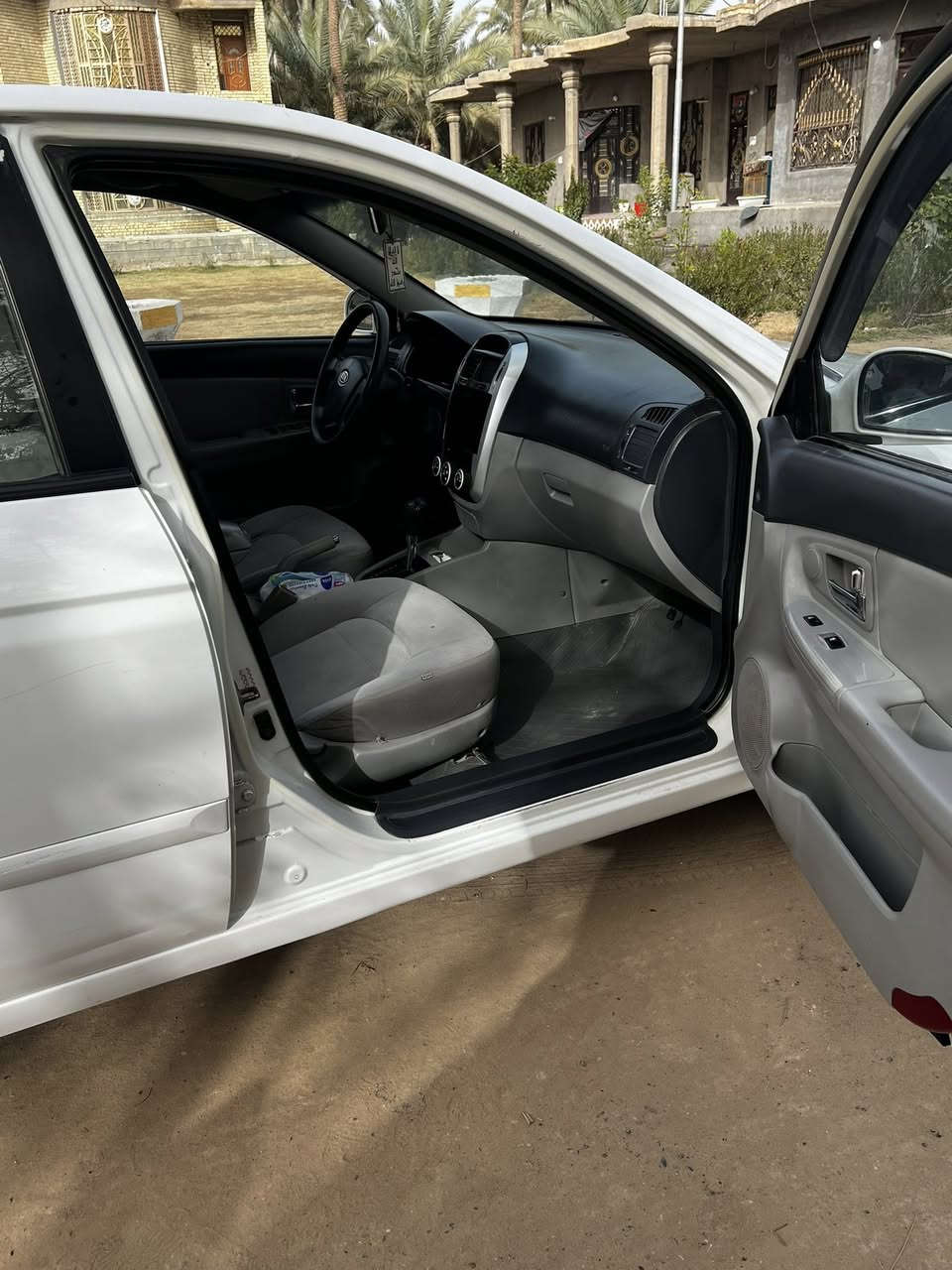 السلام عليكم
سبكترا 2009 للبيع السياره جاهزه من كلشي تبريد تدفئه كير و محرك كفاله عامه  بيها صبغ الباب الخلفي وره السايق و شويه من الجاملغ الامامي و الهلالات الوره الهزه قبل سبوع سويتها السياره  ليبل واحد وبأسمي تحويل ثاني يوم مكان السياره كربلاء الحسينه 
للتواصل *********** 
السعر 105 وبيها مجال حك الجيه
