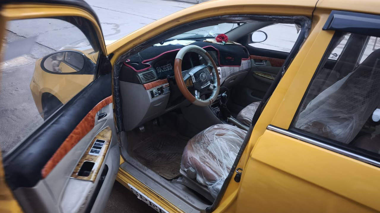 السلام عليكم
ليفان 620 / 2011 
كابون بانزين 
مكينه كير شرط 
تبريد تدفئ شرط 
طخم ويل وتاير جديد 
باتري جديد 
طخم خلفي وامامي جديد 
كهربائيات كلها شرط 
اربع جامات كهرب 
لايت زينون 90 الف 
طخم سماعات انفتي خلفي امامي 
شاشه واكامره دوار 
التفويله شرط تمشيك 450 كيلو قطاره مال بانزين 
السياره مال رزق ماتصرف عليها ربع دينار
السعر 43 والسياره مصروف عليها 
*********** رقم الهاتف وتتفضل خاص حياك الله
