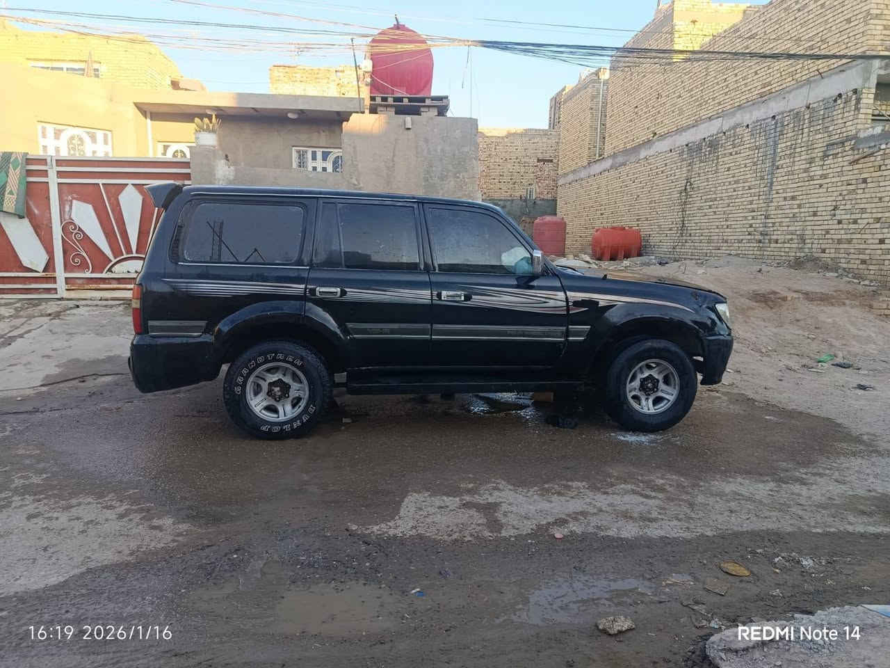 السلام عليكم
تويوتا لاندكروز VXR ادوات وبدون كصة 
مديل 1992 محدث 2005 
كير ومحرك جنون شلعة ومعدل شرط الكفالة 
اللوان اسود العنوان العمارة 
السعر 25 ورقة وبيها مجال للطيبين 
للاستفسار ***********
