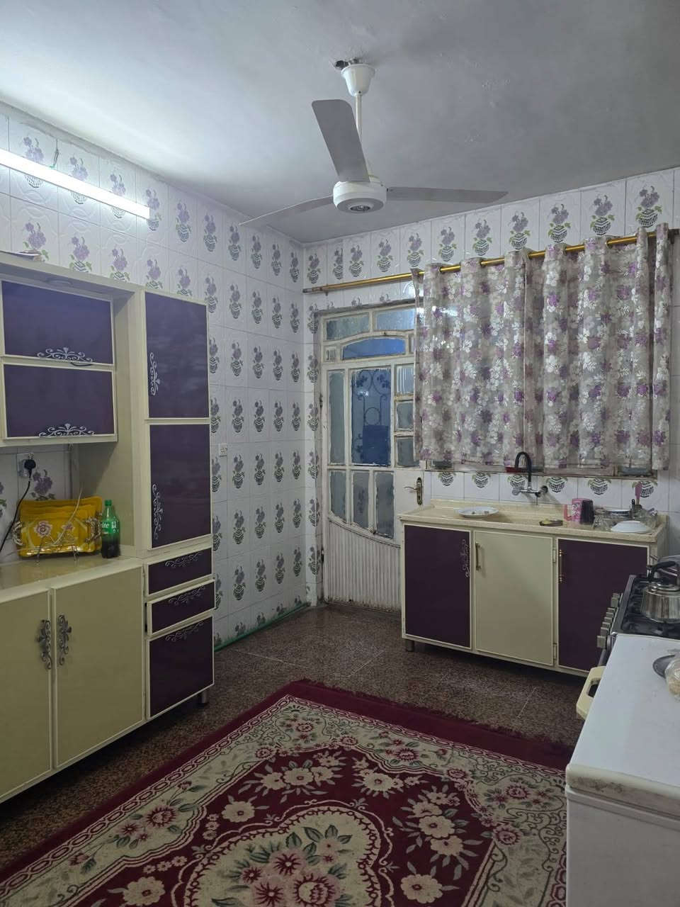 #عرض_للـبـيـع 
دار سكن للبيع مساحته 150م واجه(7،5 م *20 م) طابق واحد بناء طابوق 🧱 
بحتوي على غرفه خطار وغرفتين نوم ومطبخ ومنور وصحيات داخليه وخارجيه 
السعر 180مليون وبيه مجال
العنوان : بغداد- ابو غريب- خرنابات الجديده- قرب أنشائيه أبو طيبه
للأستفسار اكثر يرجى الاتصال على الارقام التاليه: 
***********
***********
