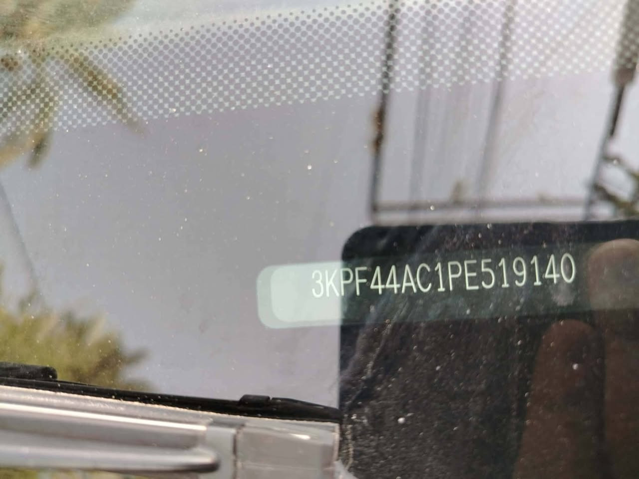 السلام عليكم كيا فورتي جيتي لبيع موديل 23 فول معروفه مواصفات فول واحد على واحد مكان السيارة بغداد السعر ١٦٥ وبيها مجال السيارة بدون حادث فقط الجاملغات الأمامية مفتوحات وراجعته سرق بدون إرباك السيارة راح انشر صور السيارة ورقم الشاصي واني خادم اتصل واني خادم رقم الهاتف *********** بي واتساب هذا الرقم  ***********
