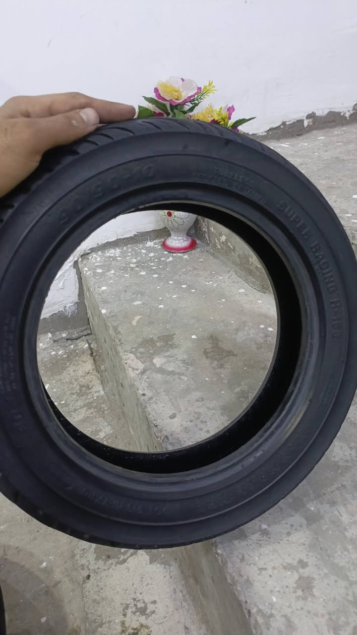 سلام عليكم شباب زوج تايرات ماكس مقياس 10/90/90 نضاف فقط واحد بي بنجر مكاني بغداد 
مدينه الصدر ***********
