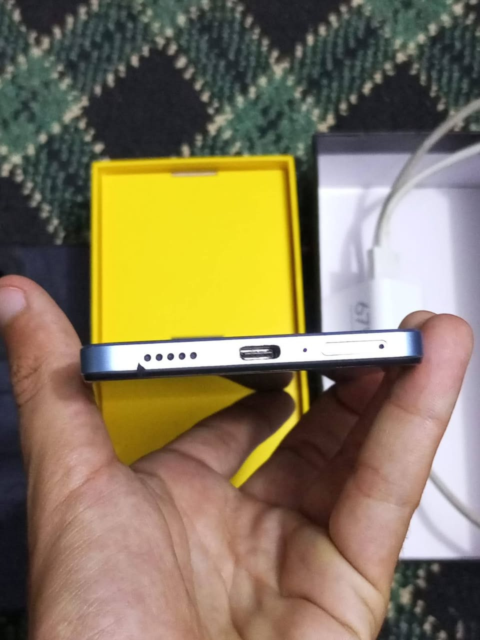 بوكو x5 برو G5 
ذاكره 256
الجهاز نضيف بس بي جويه من جوه موضح
باكيته شاحنة وكفر ويا موضح 
السعر 225 بي مجال بسيط 
مكاني لأنبار الخالديه 
رقم تواصل ***********
